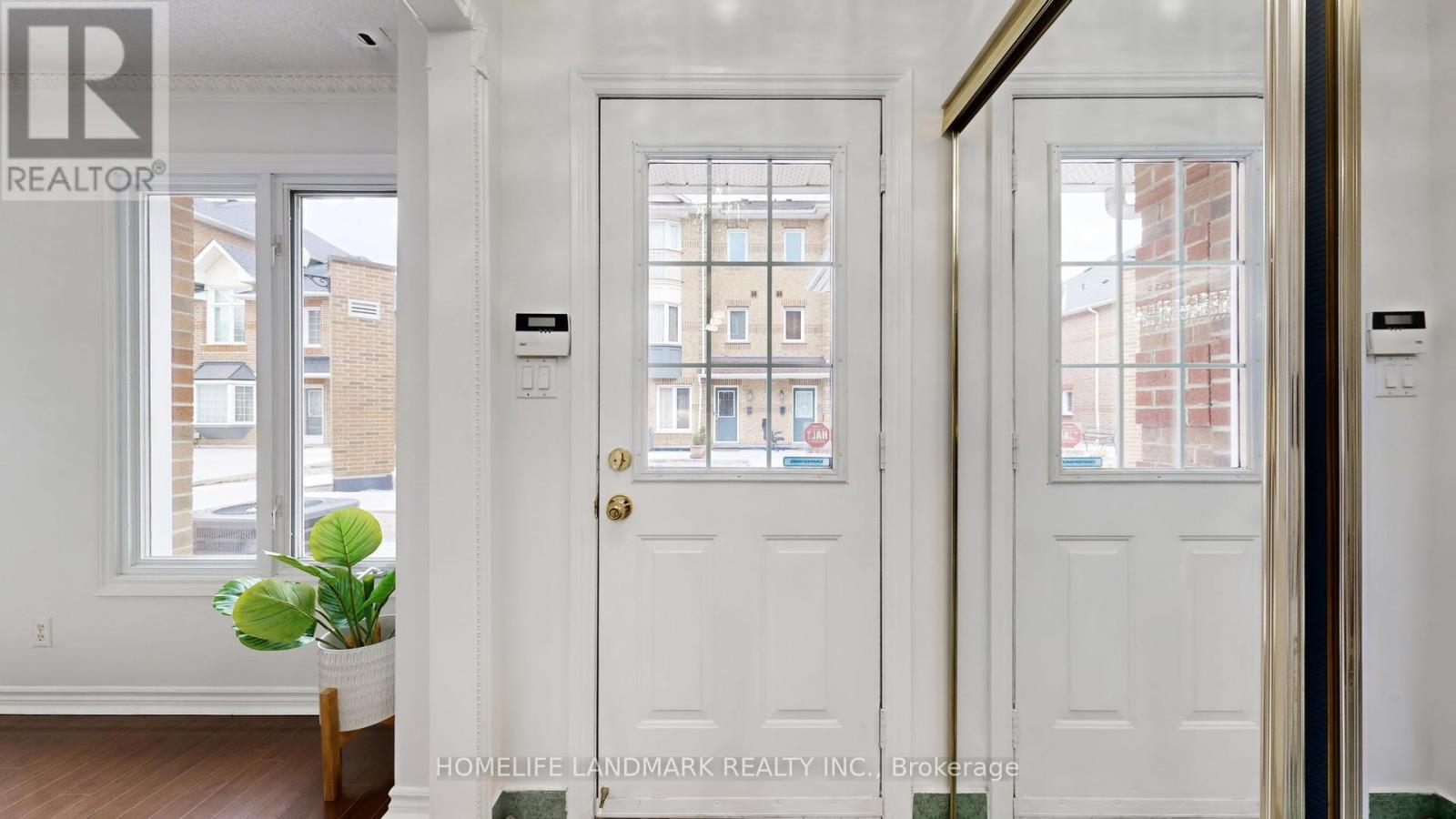 54 - 151 Townsgate Drive, Vaughan, Ontario  L4J 8J7 - Photo 5 - N12561266