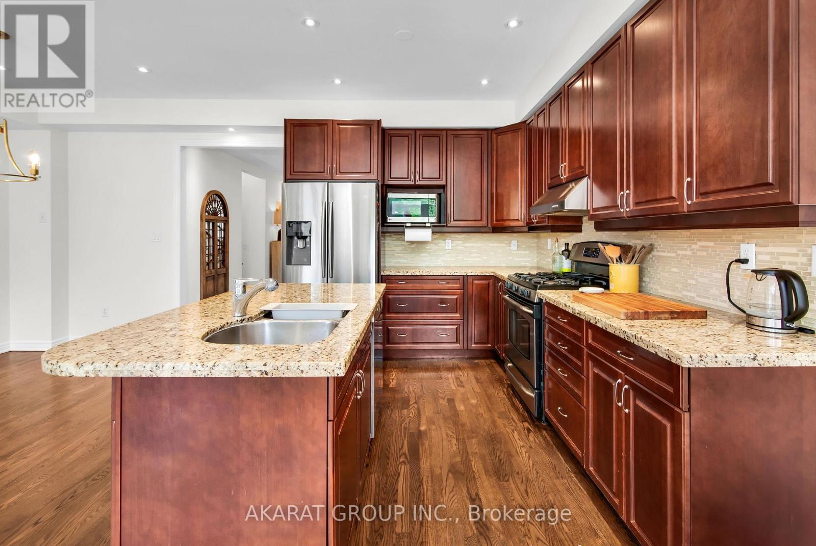 1148 Woodington Lane, Oakville, Ontario  L6H 7V1 - Photo 12 - W12561248