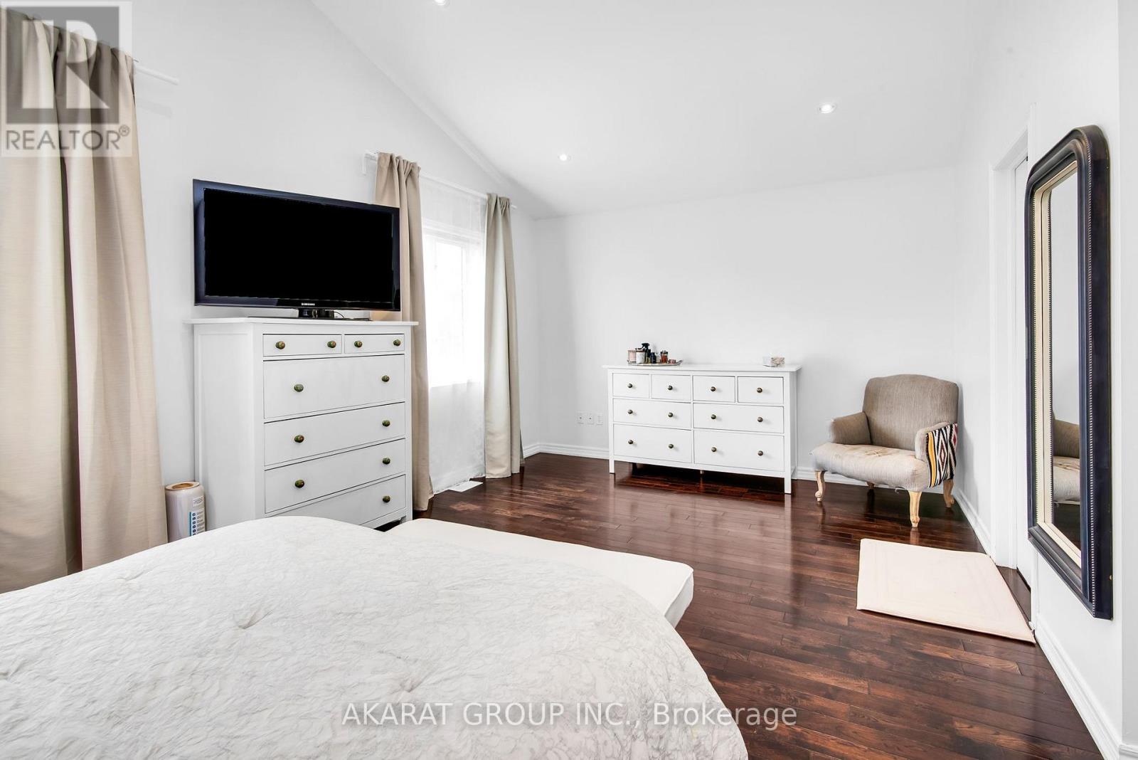 1148 Woodington Lane, Oakville, Ontario  L6H 7V1 - Photo 19 - W12561248