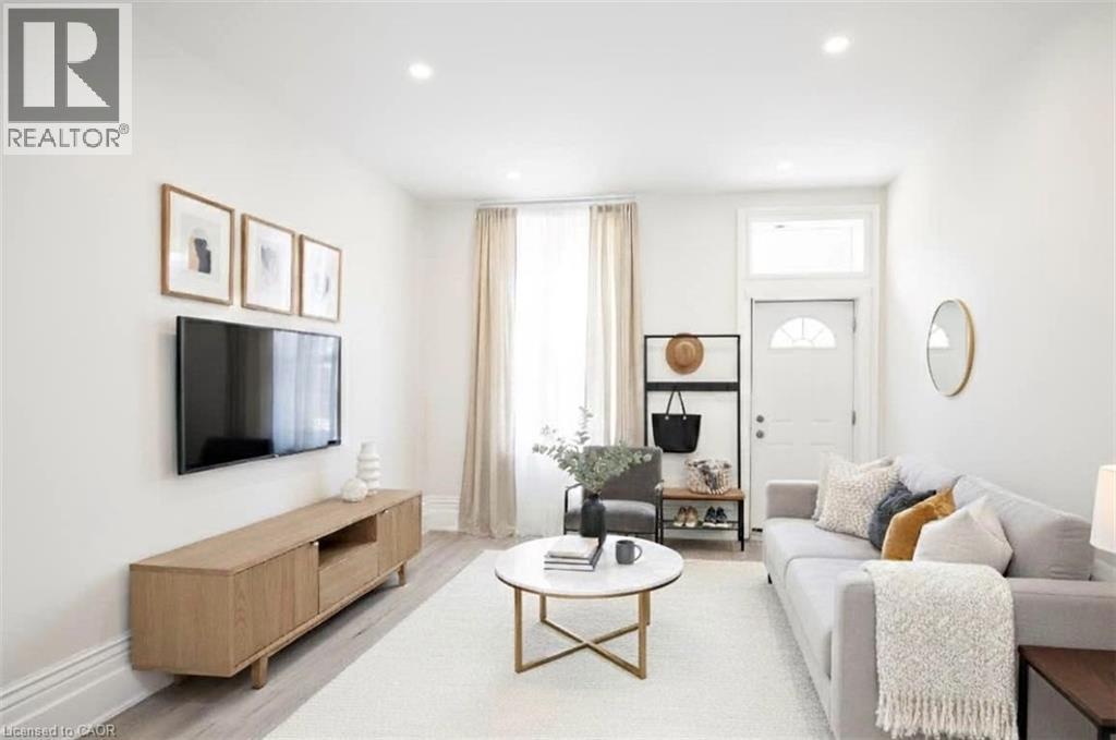 34 DUMFRIES Street, Paris, Ontario