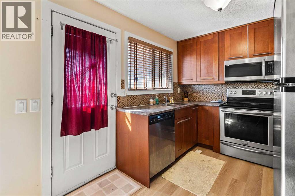 84 Fallswater Road Ne, Calgary, Alberta  T3J 1B1 - Photo 12 - A2269765