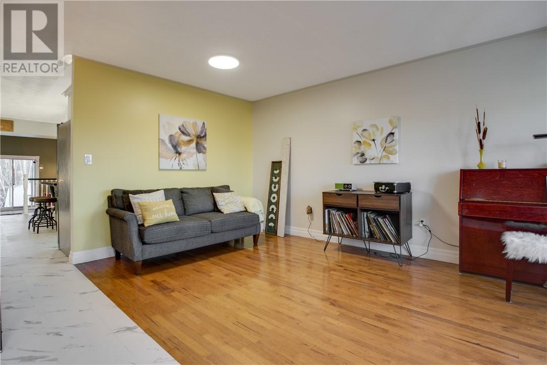 211 Ray Street, Wahnapitae, Ontario  P0M 3C0 - Photo 4 - 2125700