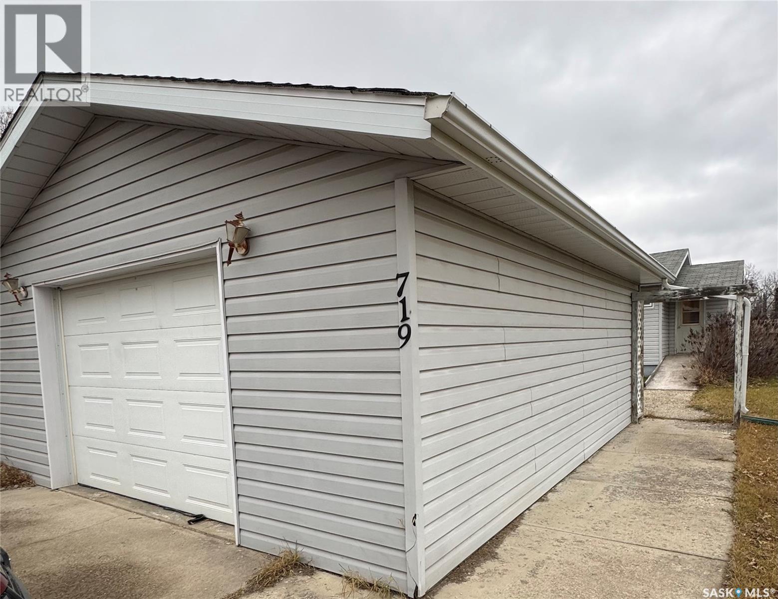 719 Donald Street, Hudson Bay, Saskatchewan  S0E 0Y0 - Photo 2 - SK024369