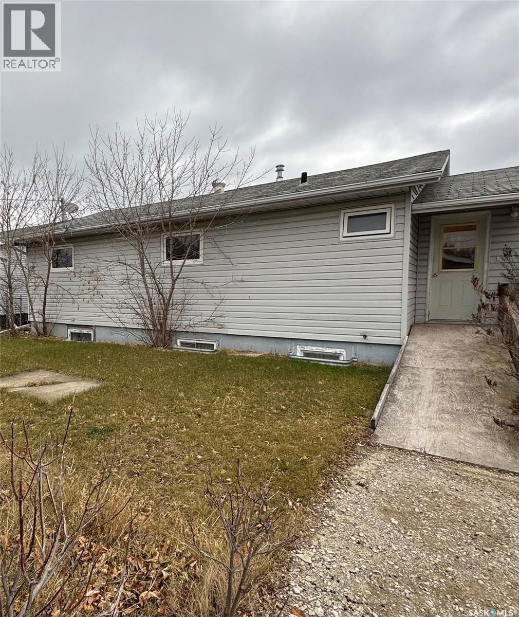 719 Donald Street, Hudson Bay, Saskatchewan  S0E 0Y0 - Photo 3 - SK024369