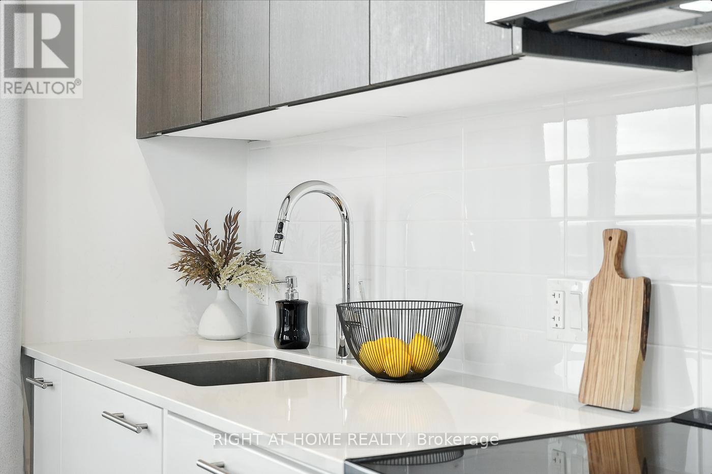 803 - 215 Veterans Drive S, Brampton, Ontario  L7A 4S6 - Photo 19 - W12461437