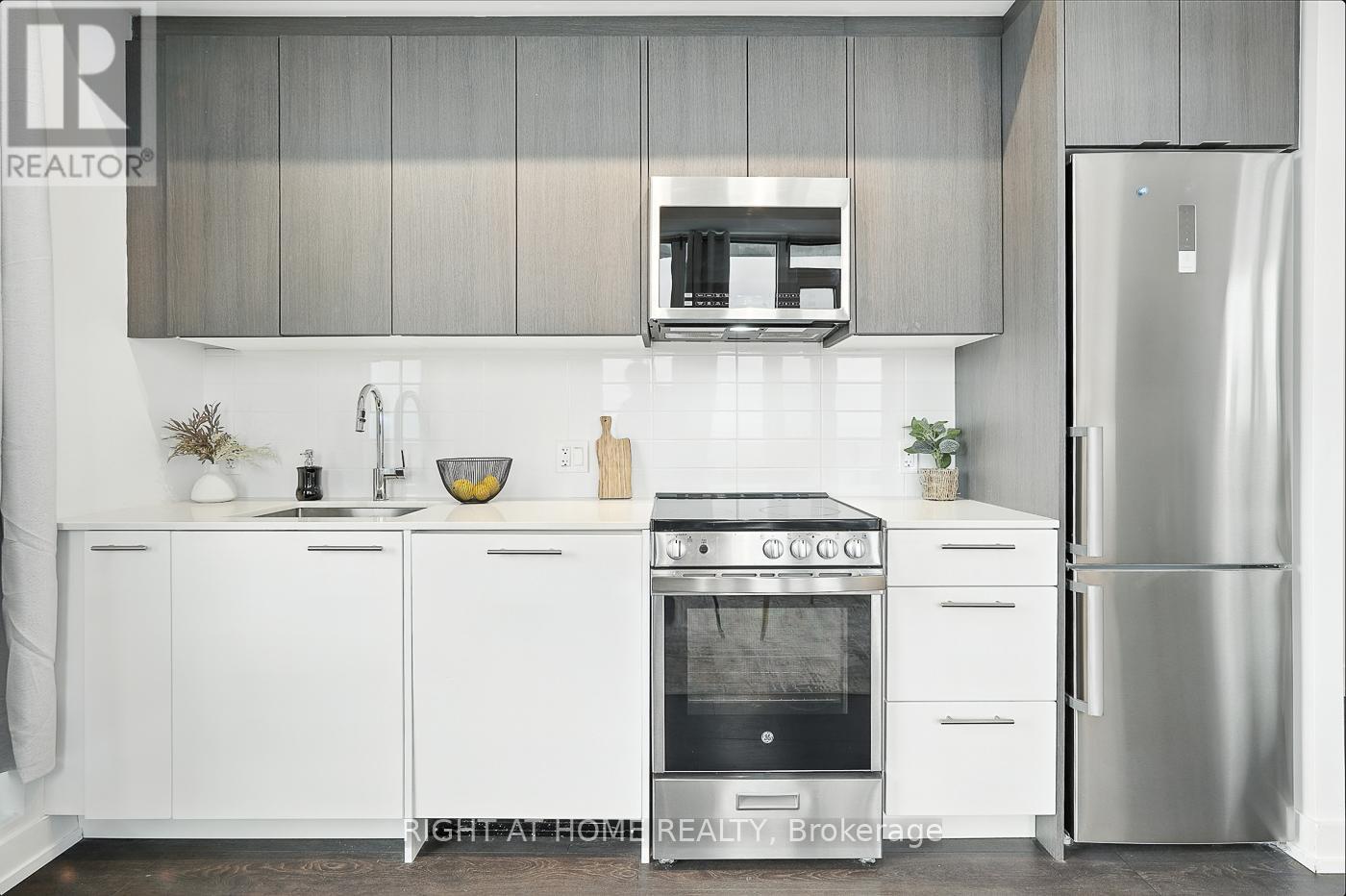 803 - 215 Veterans Drive S, Brampton, Ontario  L7A 4S6 - Photo 2 - W12461437