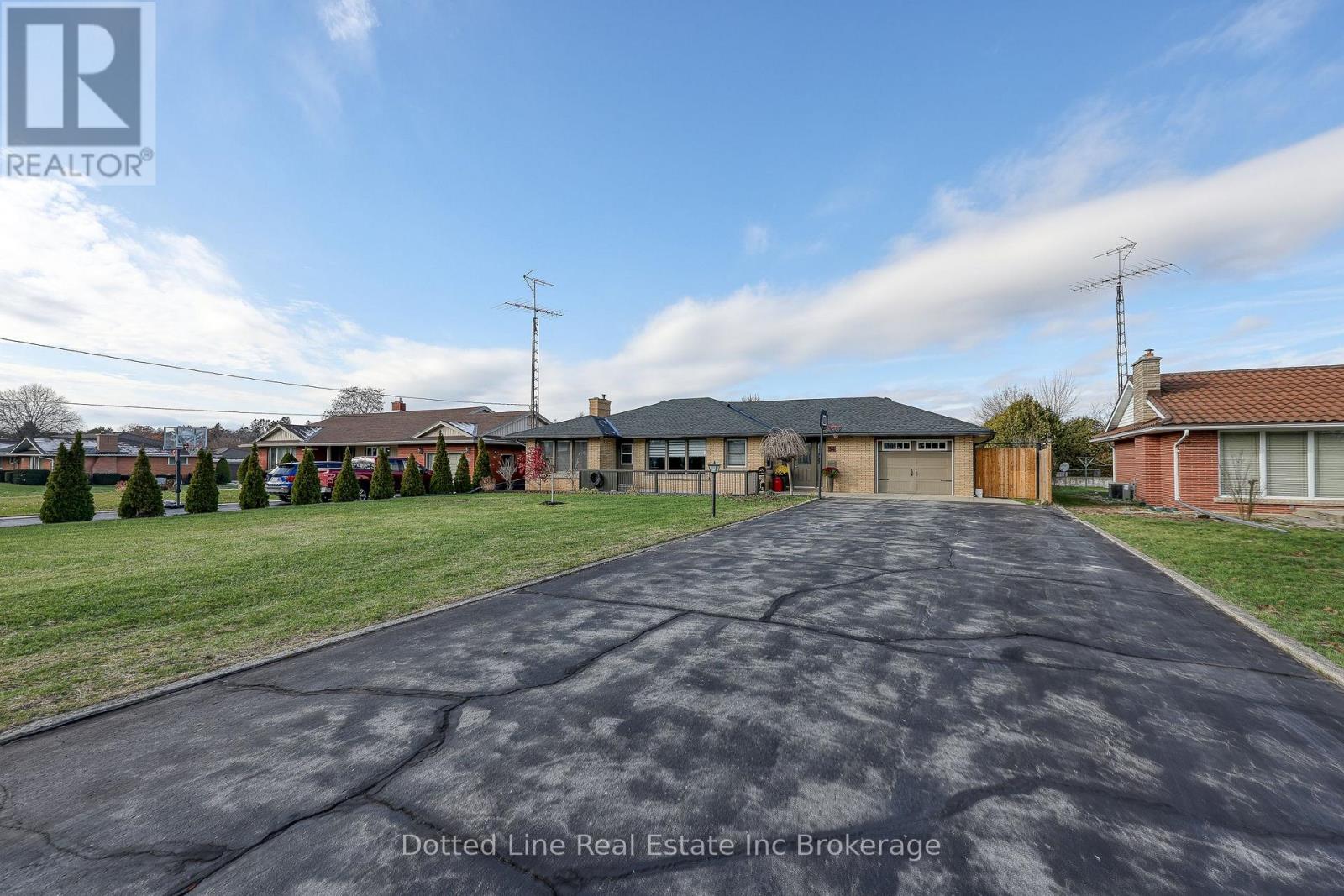 34 Albert Street, Norfolk, Ontario  N0E 1G0 - Photo 2 - X12561328