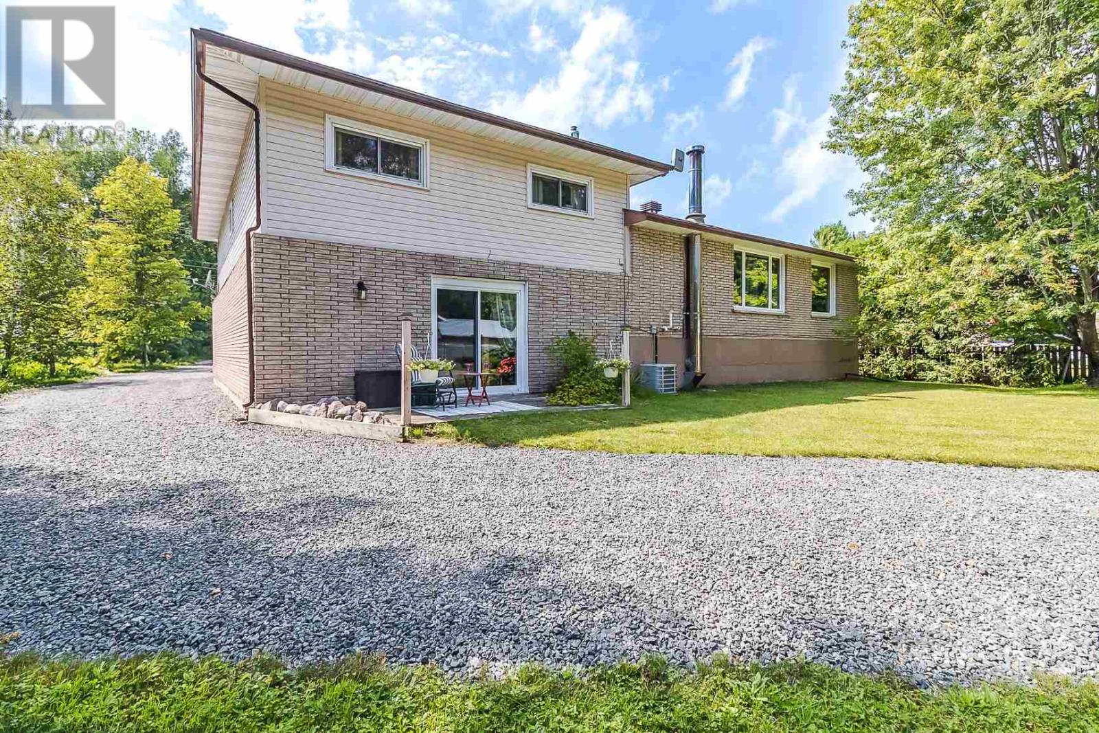 690 Walls Side Rd, Sault Ste. Marie, Ontario  P6A 6K4 - Photo 3 - SM253028