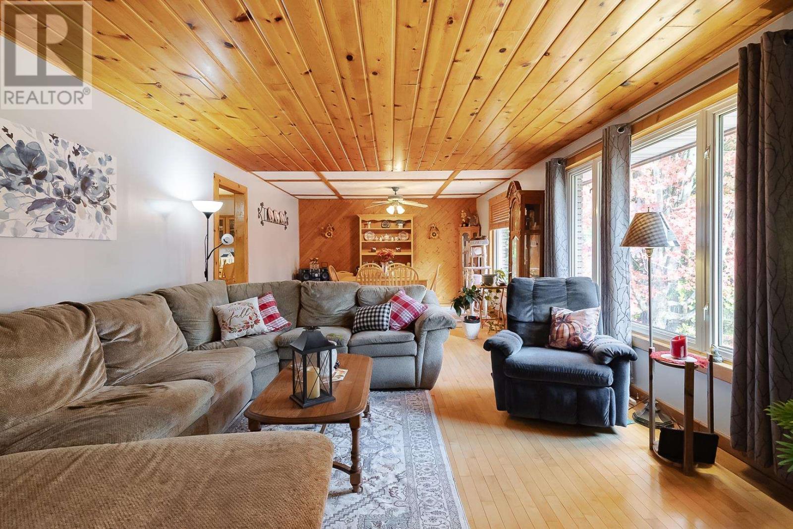 690 Walls Side Rd, Sault Ste. Marie, Ontario  P6A 6K4 - Photo 8 - SM253028