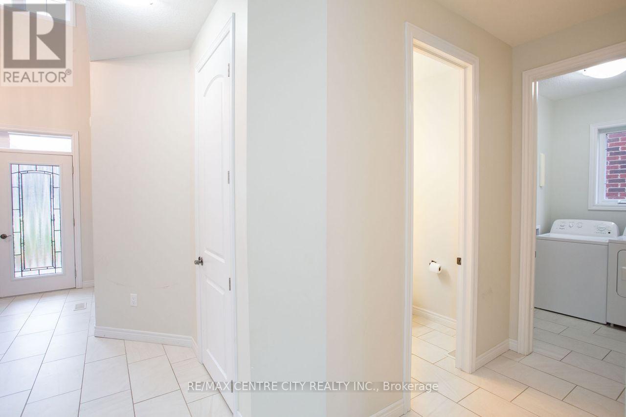 2503 Leeds Crossing, London South, Ontario  N6M 0E6 - Photo 19 - X12561340