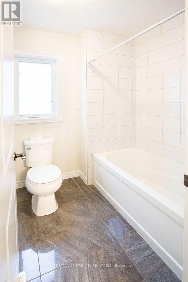 2503 Leeds Crossing, London South, Ontario  N6M 0E6 - Photo 35 - X12561340