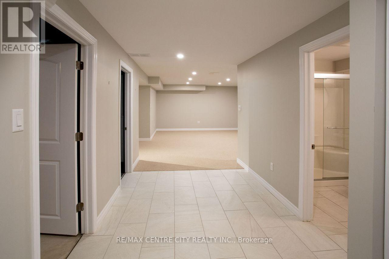 2503 Leeds Crossing, London South, Ontario  N6M 0E6 - Photo 36 - X12561340