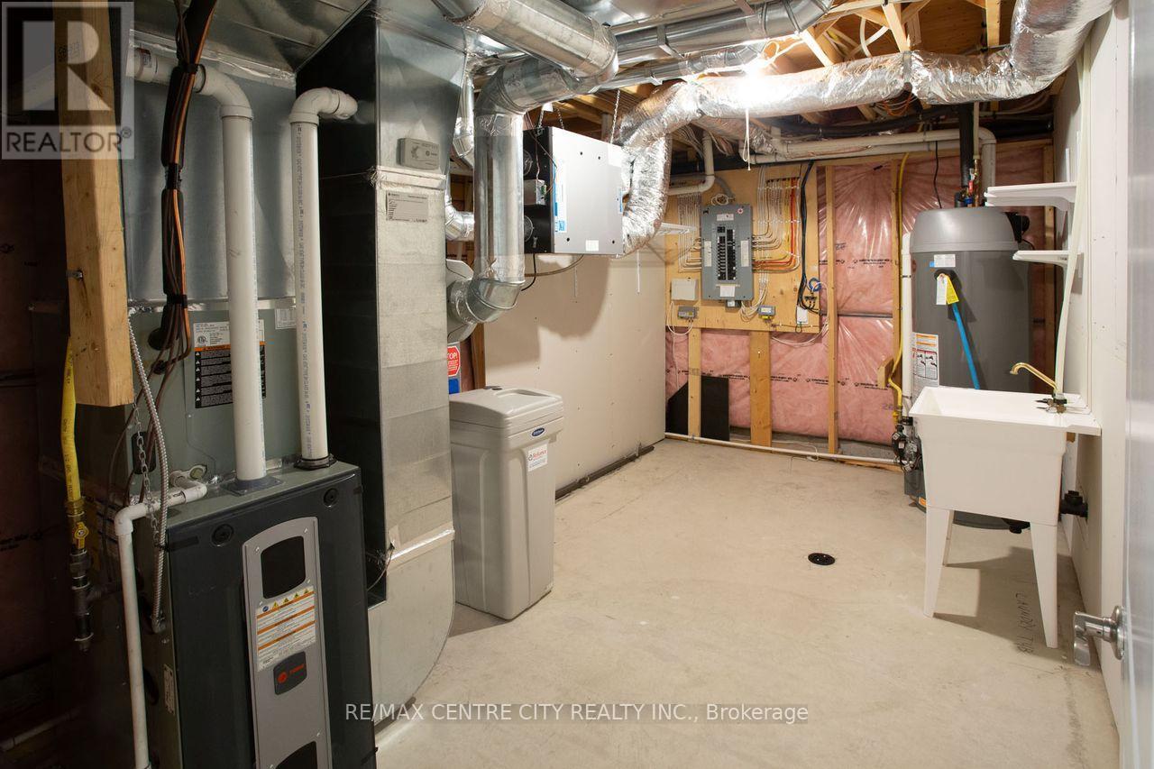 2503 Leeds Crossing, London South, Ontario  N6M 0E6 - Photo 44 - X12561340