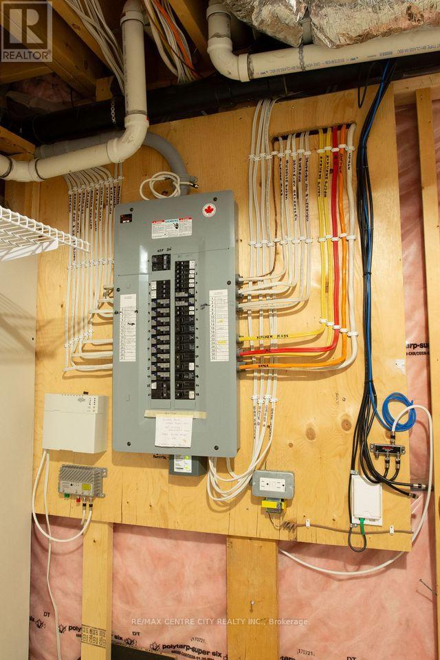 2503 Leeds Crossing, London South, Ontario  N6M 0E6 - Photo 45 - X12561340