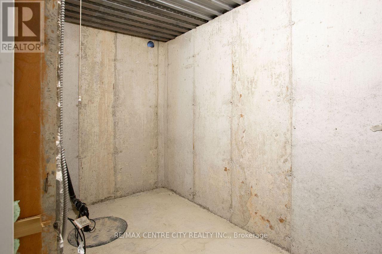 2503 Leeds Crossing, London South, Ontario  N6M 0E6 - Photo 46 - X12561340