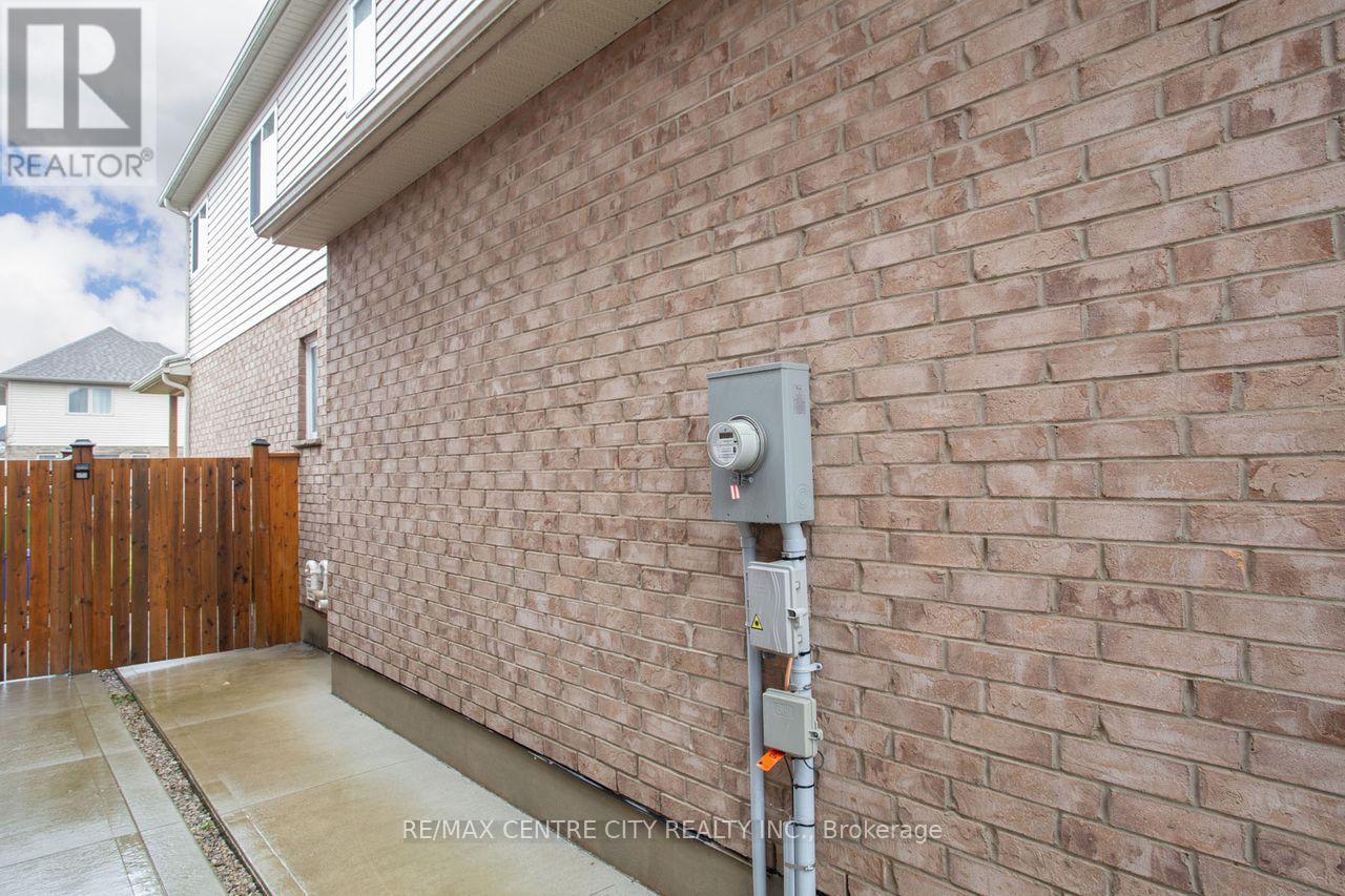 2503 Leeds Crossing, London South, Ontario  N6M 0E6 - Photo 49 - X12561340