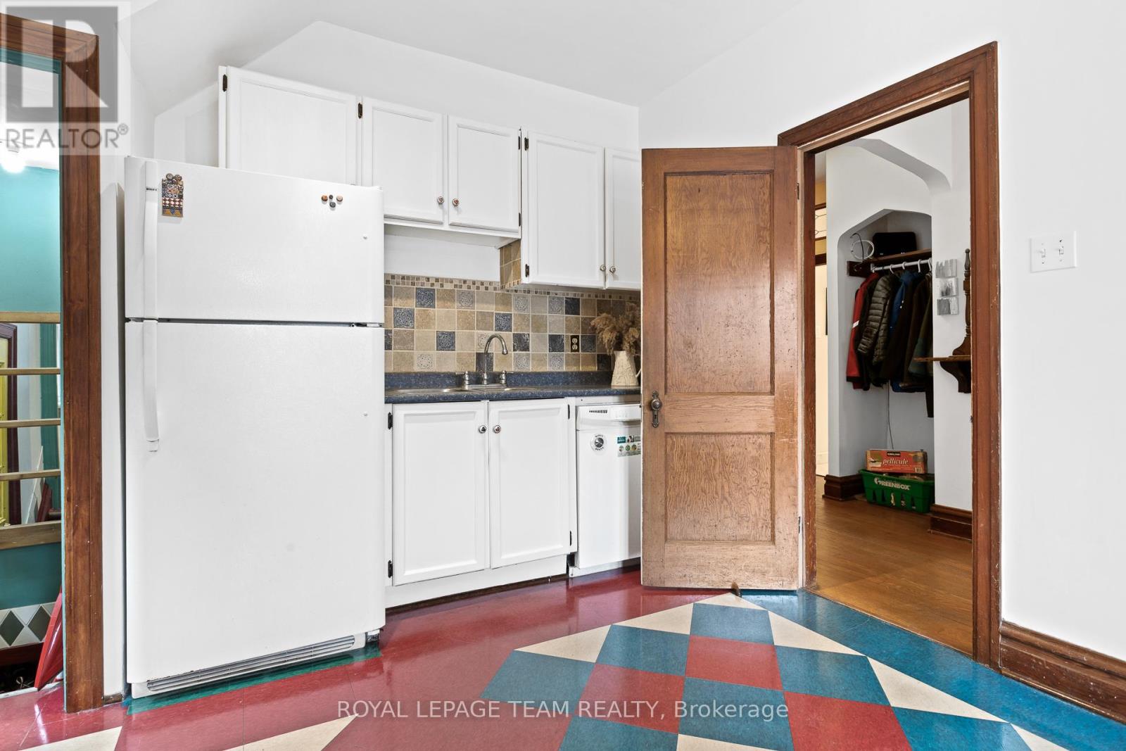 15 Helena Street, Ottawa, Ontario  K1Y 3M7 - Photo 10 - X12561342