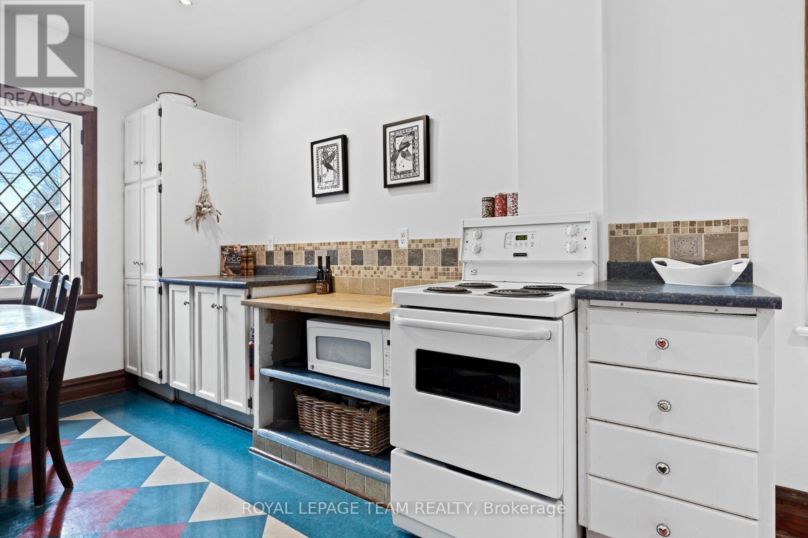 15 Helena Street, Ottawa, Ontario  K1Y 3M7 - Photo 11 - X12561342