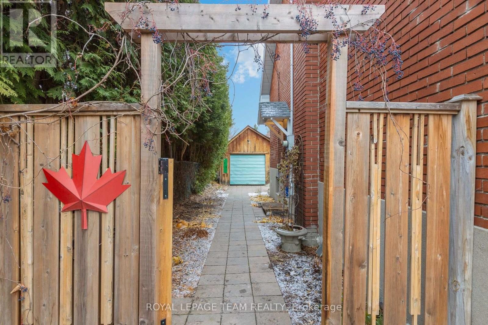 15 Helena Street, Ottawa, Ontario  K1Y 3M7 - Photo 24 - X12561342