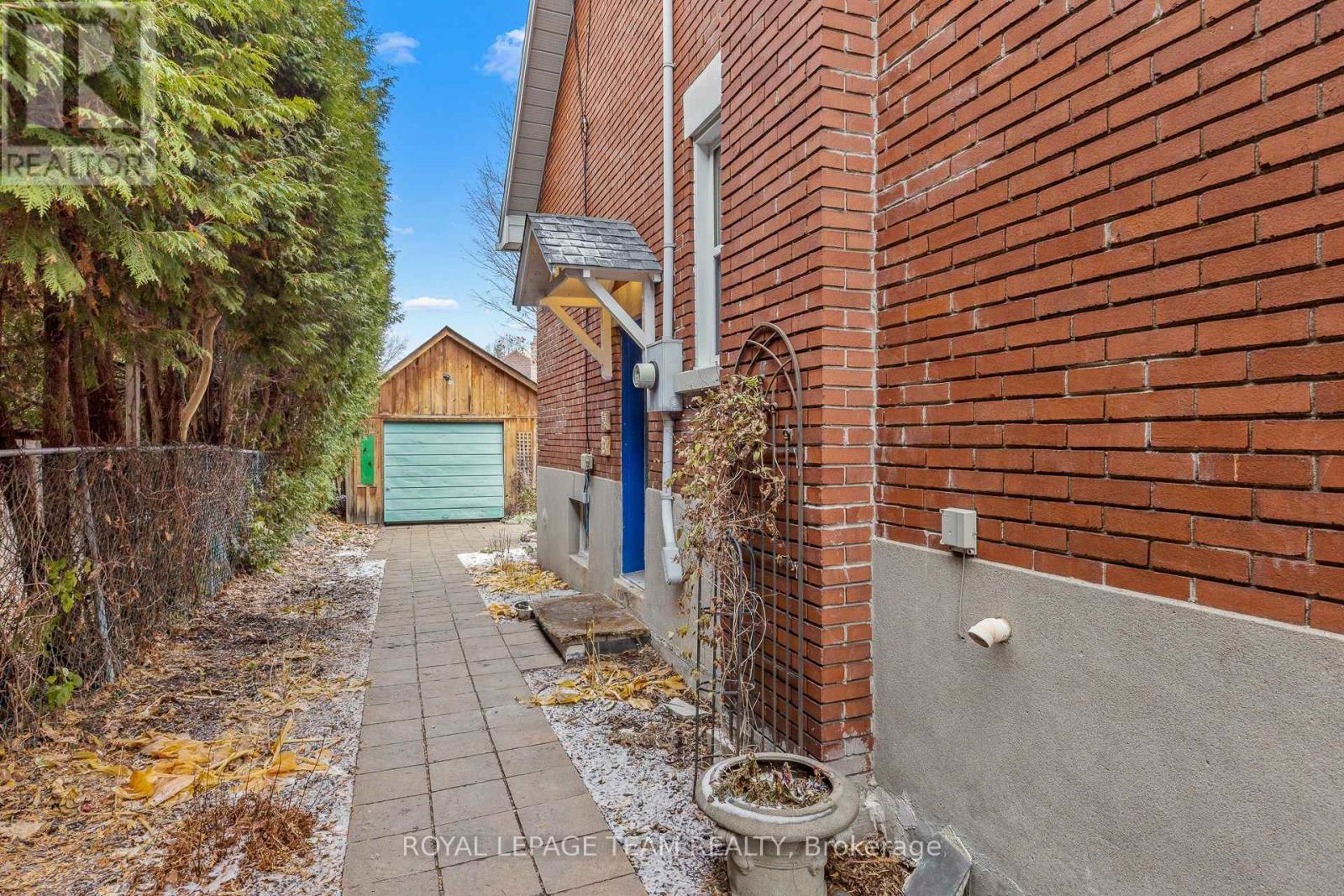 15 Helena Street, Ottawa, Ontario  K1Y 3M7 - Photo 25 - X12561342