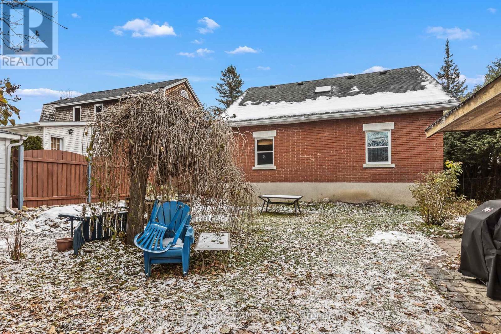 15 Helena Street, Ottawa, Ontario  K1Y 3M7 - Photo 27 - X12561342