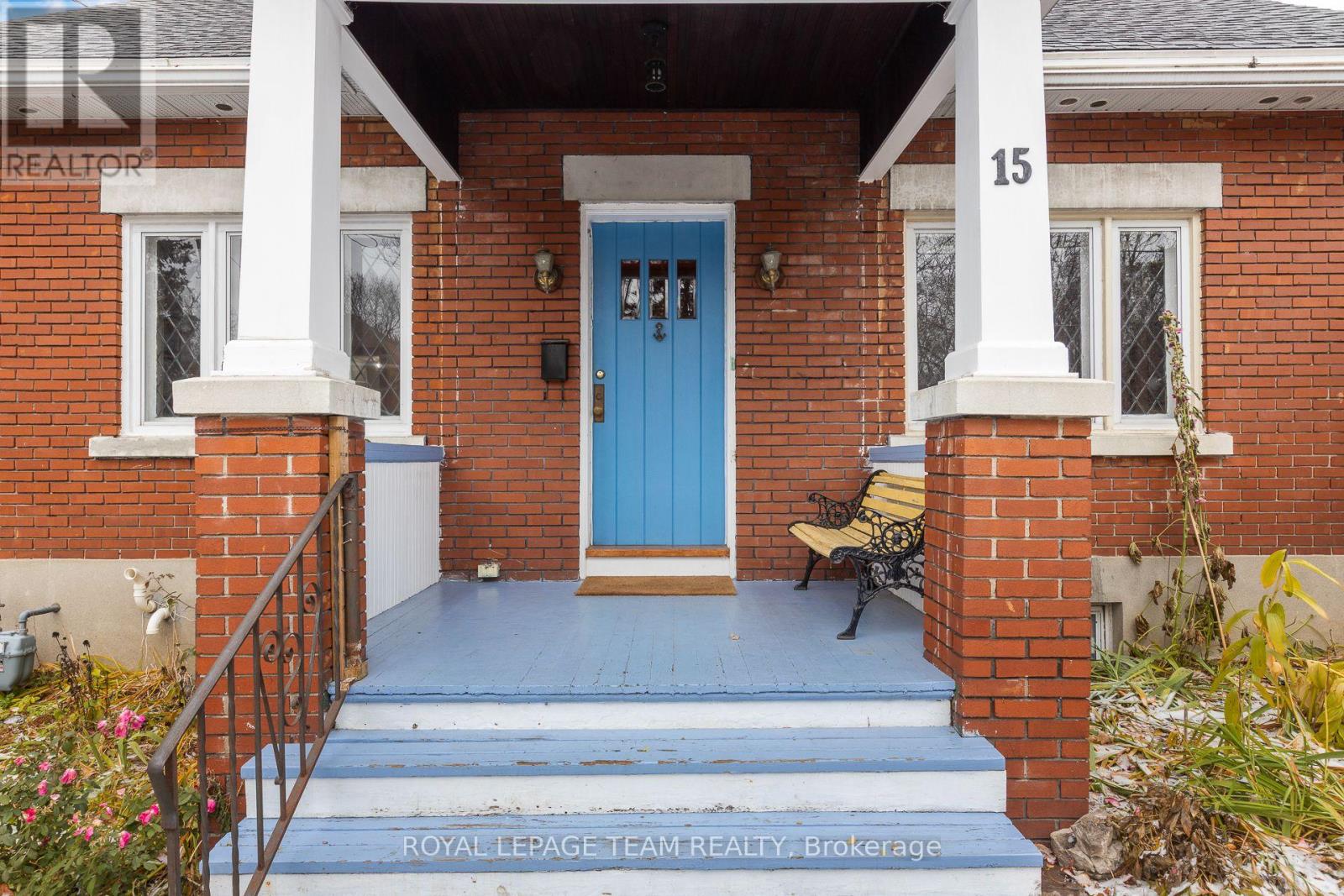 15 Helena Street, Ottawa, Ontario  K1Y 3M7 - Photo 3 - X12561342