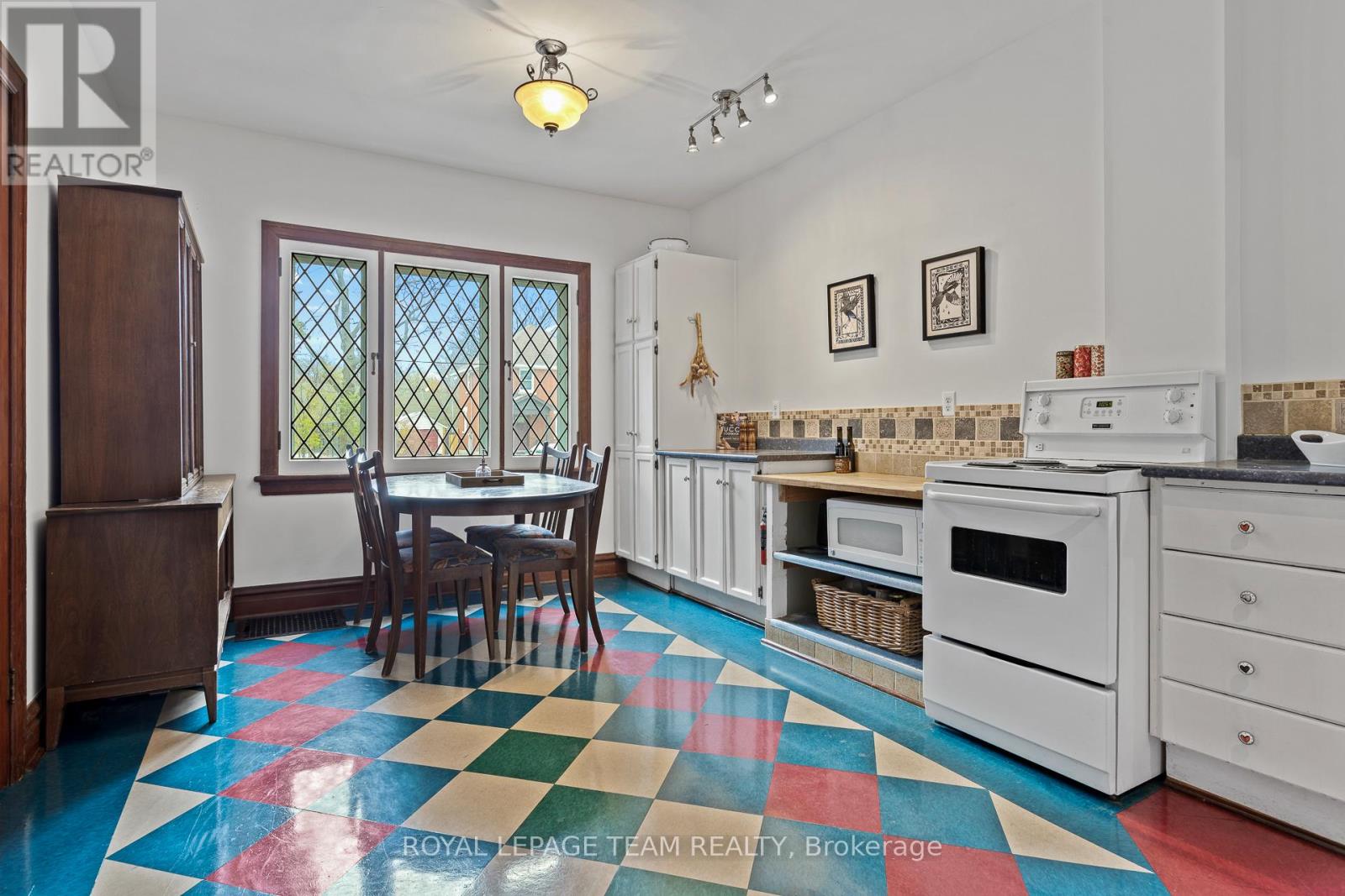 15 Helena Street, Ottawa, Ontario  K1Y 3M7 - Photo 8 - X12561342