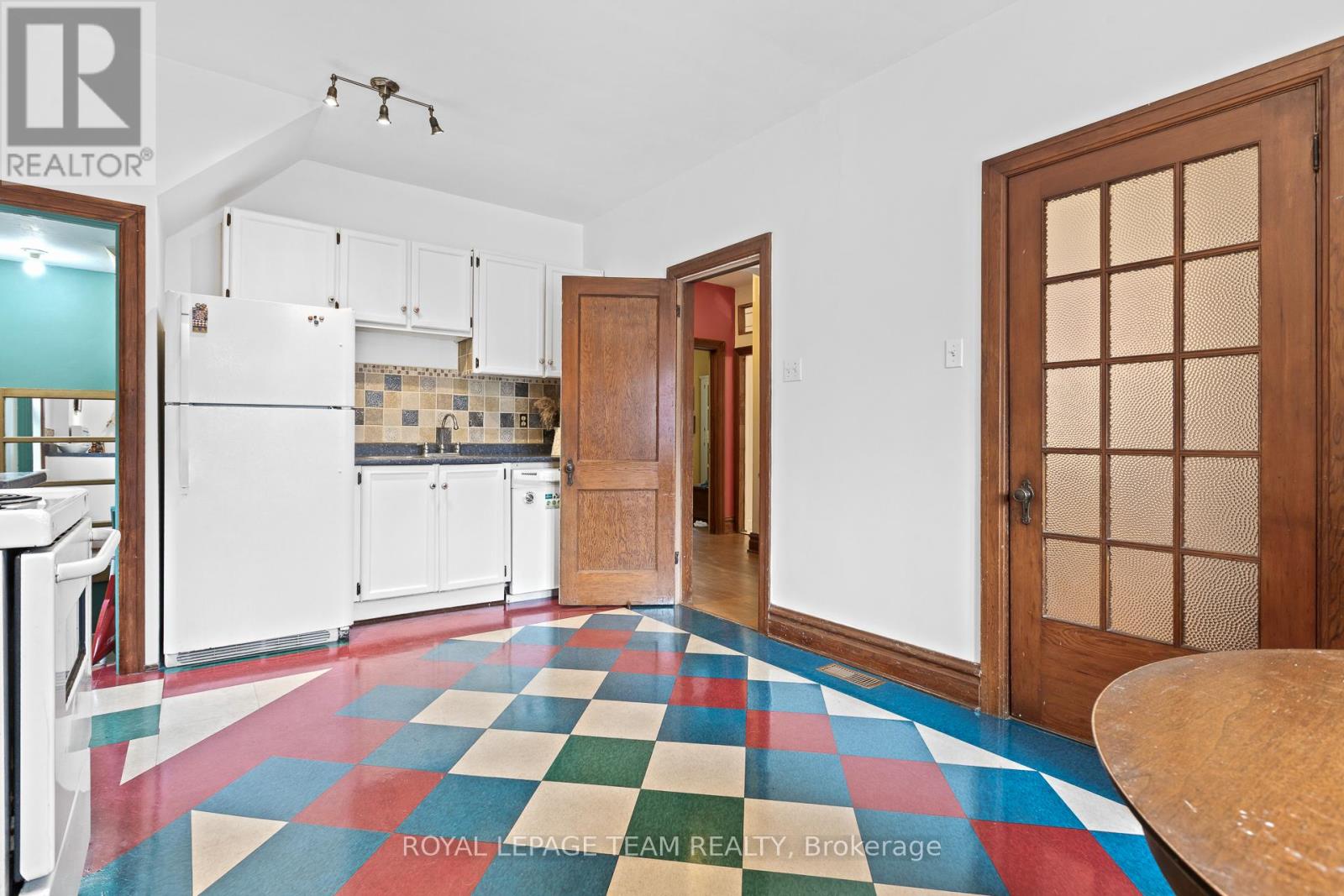 15 Helena Street, Ottawa, Ontario  K1Y 3M7 - Photo 9 - X12561342