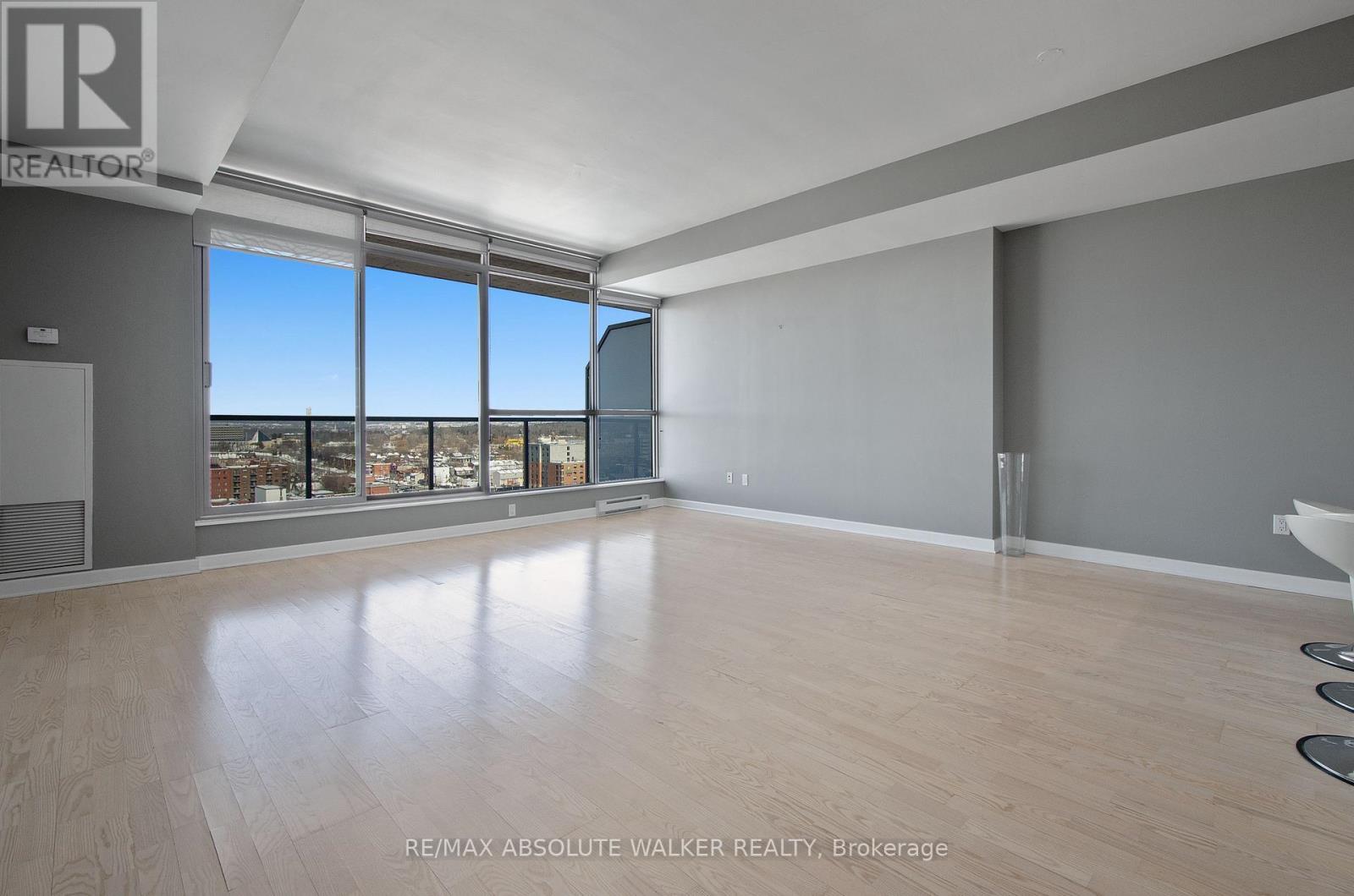 1302 - 180 York Street, Ottawa, Ontario  K1N 1J6 - Photo 11 - X12561416