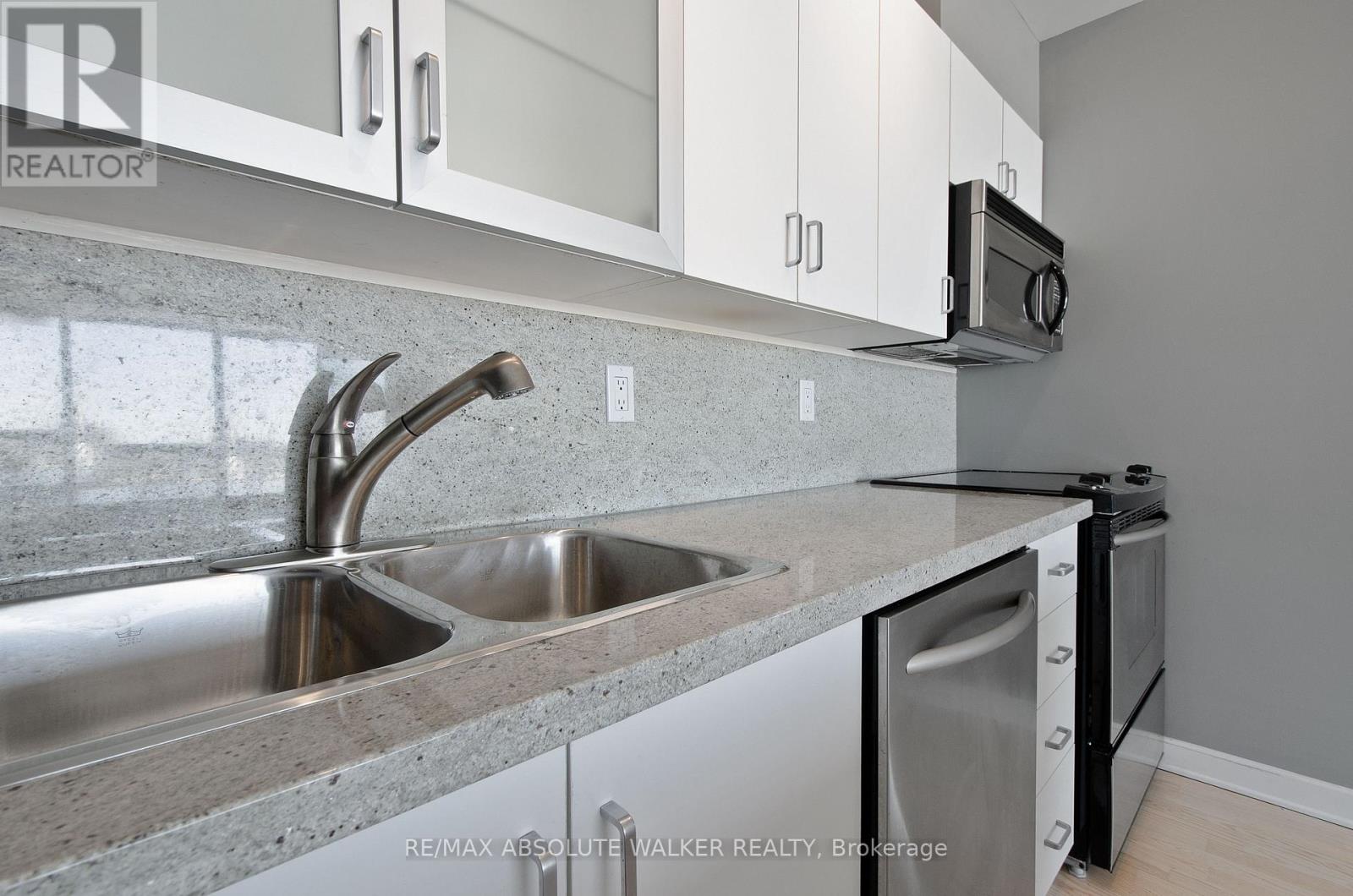 1302 - 180 York Street, Ottawa, Ontario  K1N 1J6 - Photo 15 - X12561416