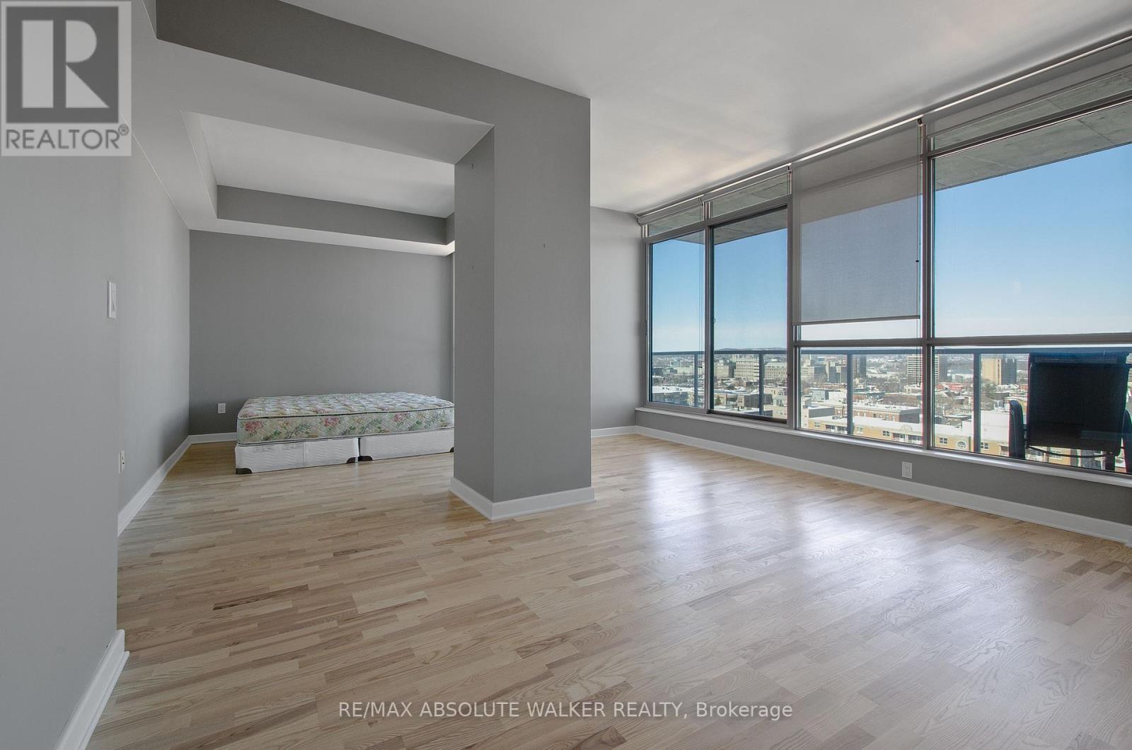 1302 - 180 York Street, Ottawa, Ontario  K1N 1J6 - Photo 18 - X12561416