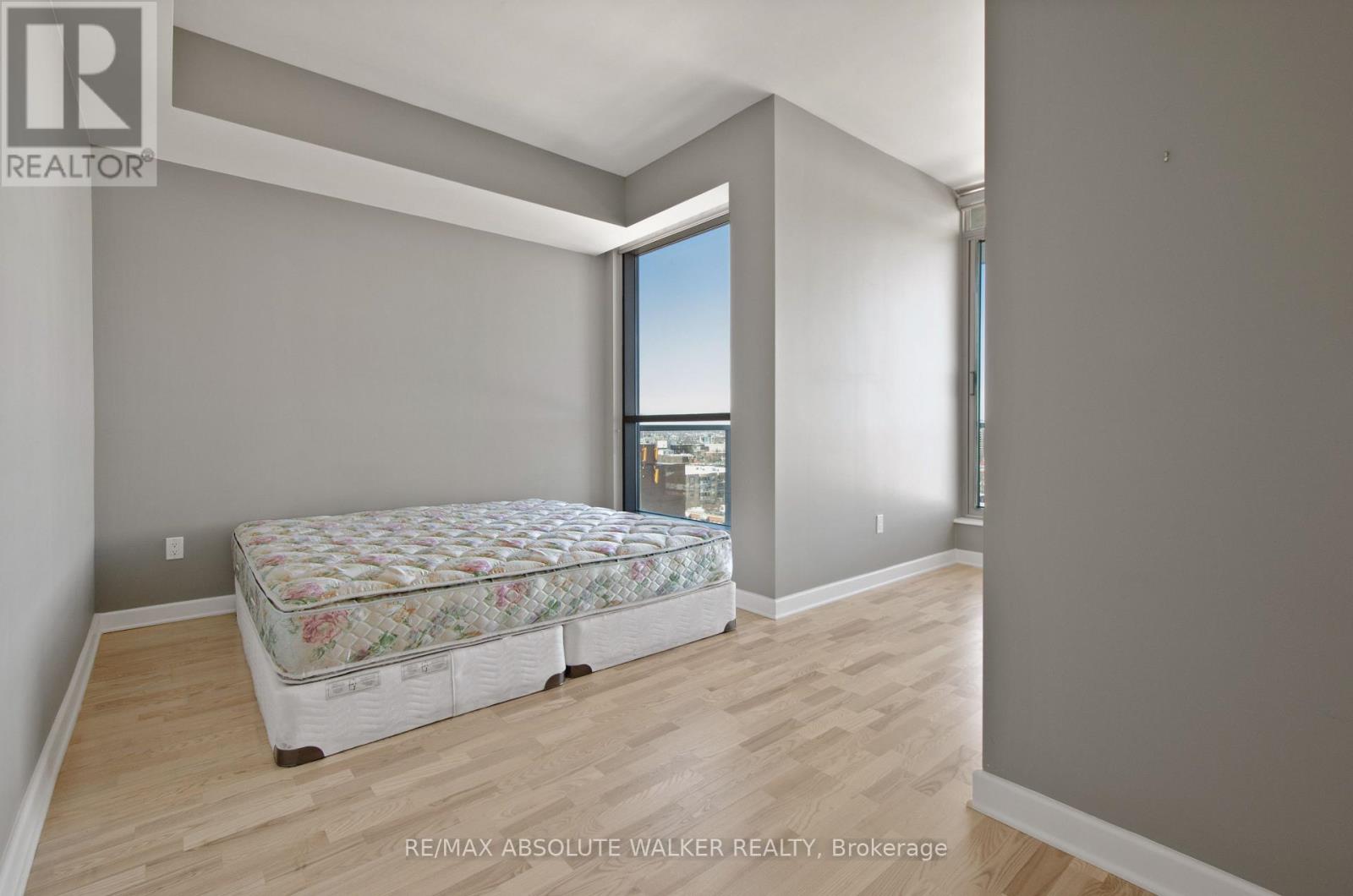 1302 - 180 York Street, Ottawa, Ontario  K1N 1J6 - Photo 19 - X12561416