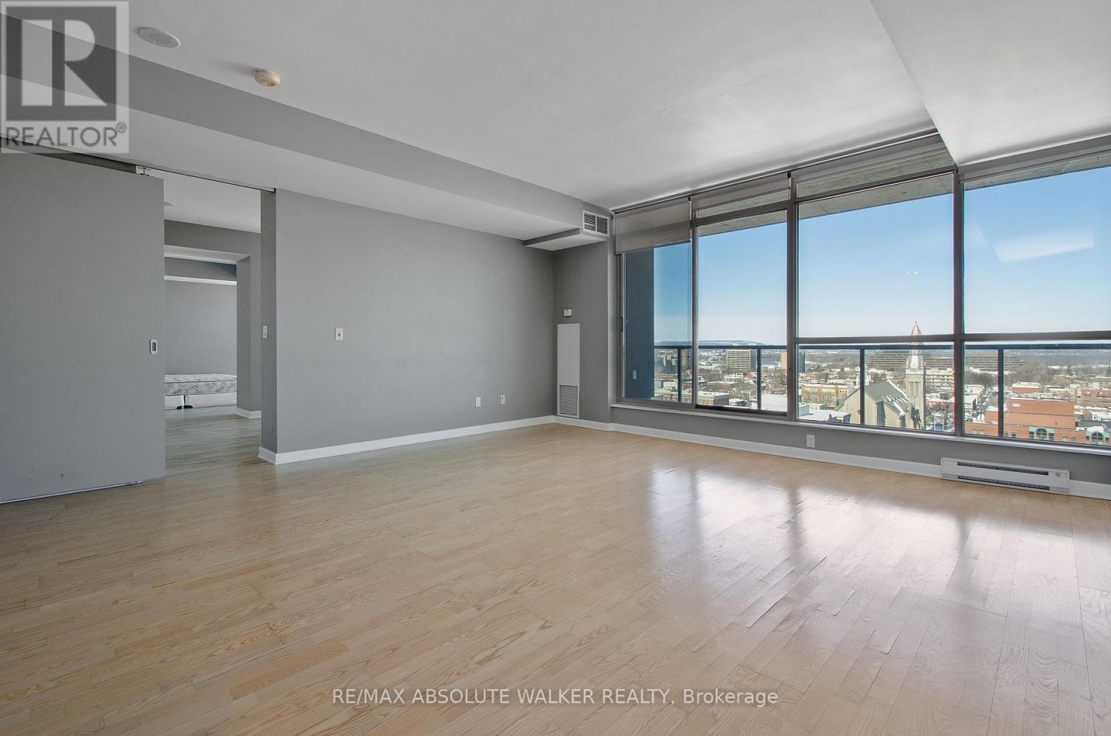 1302 - 180 York Street, Ottawa, Ontario  K1N 1J6 - Photo 8 - X12561416