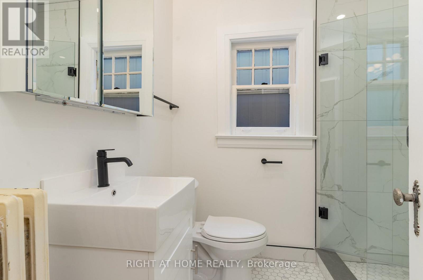 Upper - 262 Soudan Avenue, Toronto, Ontario  M4S 1W4 - Photo 14 - C12561310