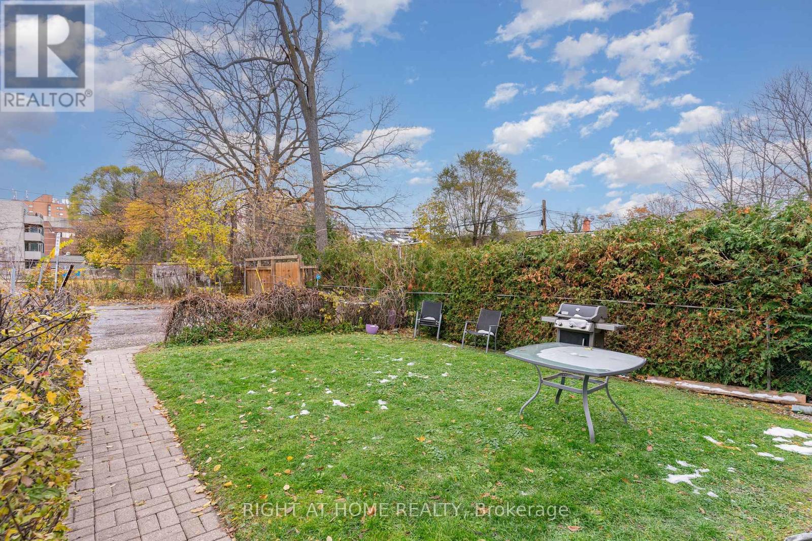 Upper - 262 Soudan Avenue, Toronto, Ontario  M4S 1W4 - Photo 16 - C12561310