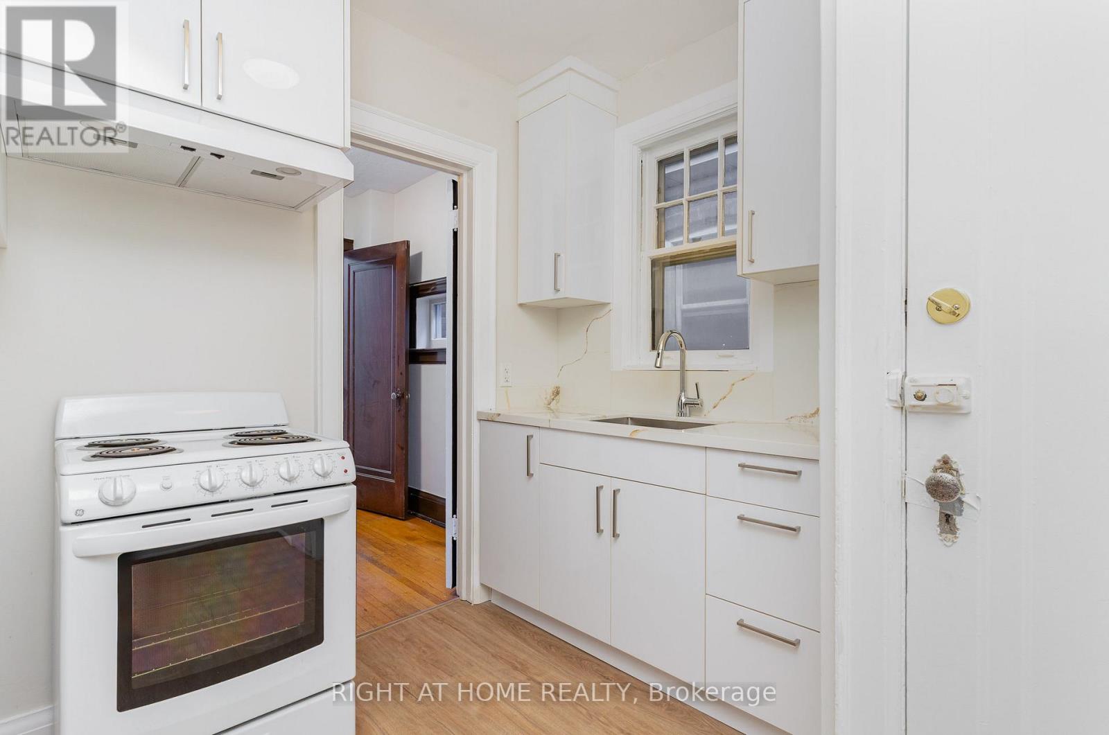 Upper - 262 Soudan Avenue, Toronto, Ontario  M4S 1W4 - Photo 9 - C12561310