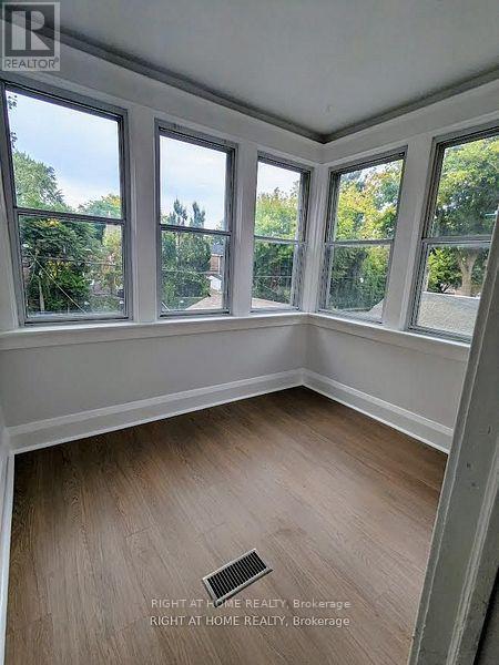 239 Woodbine Avenue, Toronto, Ontario  M4L 3P3 - Photo 14 - E12561296