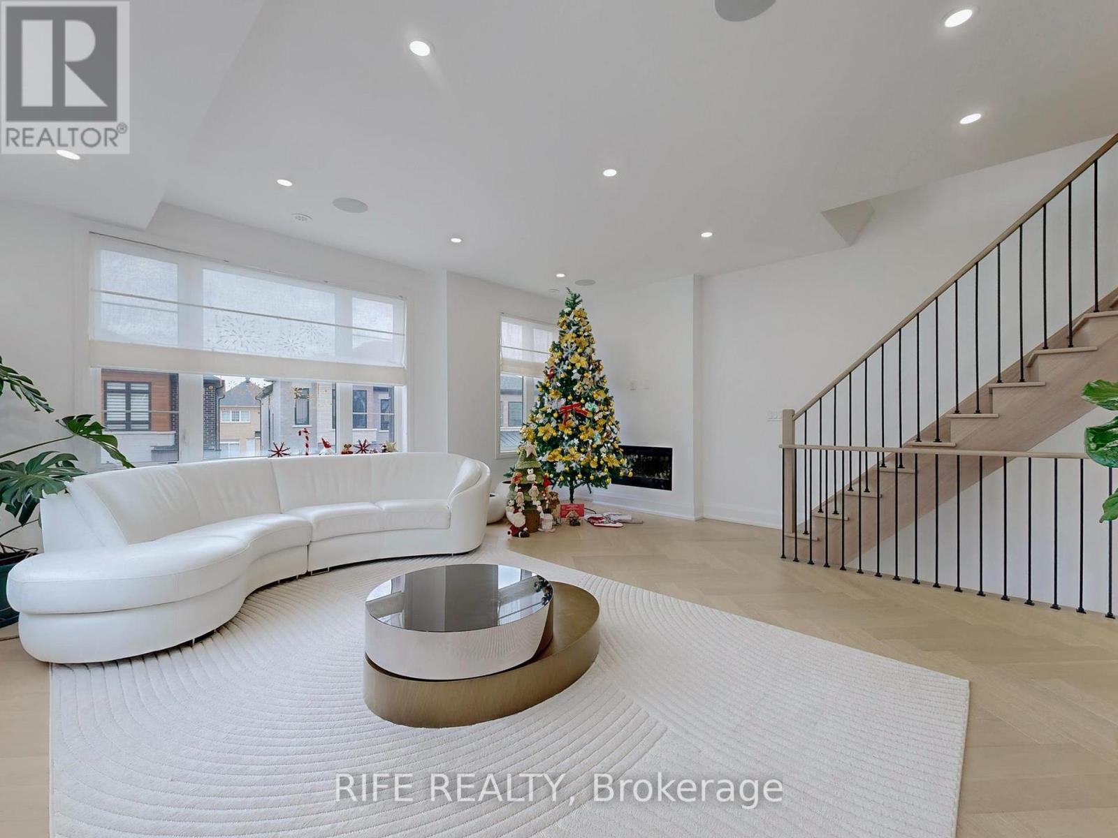 7 Arthur White Lane, Markham, Ontario  L6E 0W2 - Photo 5 - N12561294