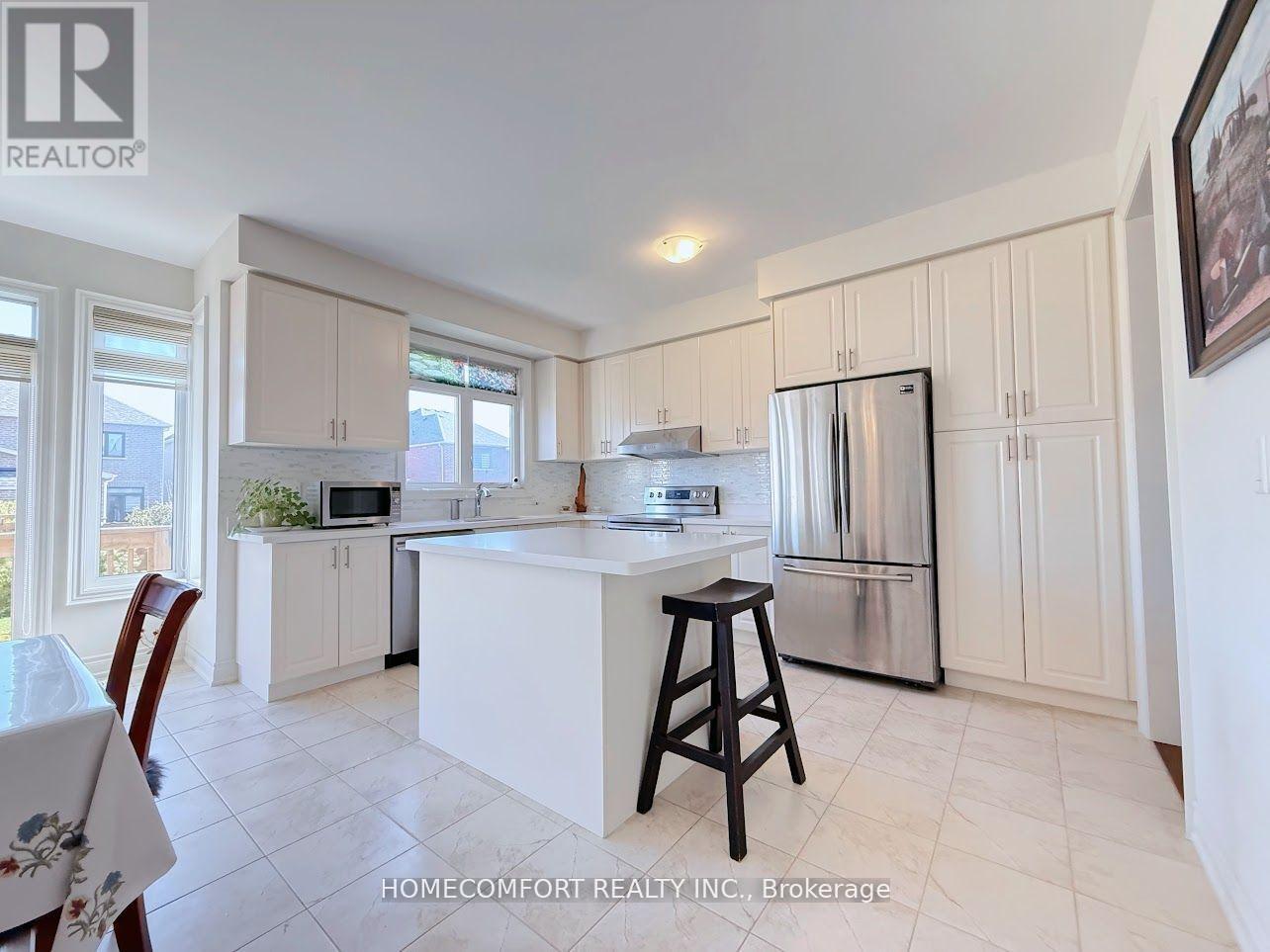 945 Langford Boulevard, Bradford West Gwillimbury, Ontario  L3Z 4J2 - Photo 9 - N12561324