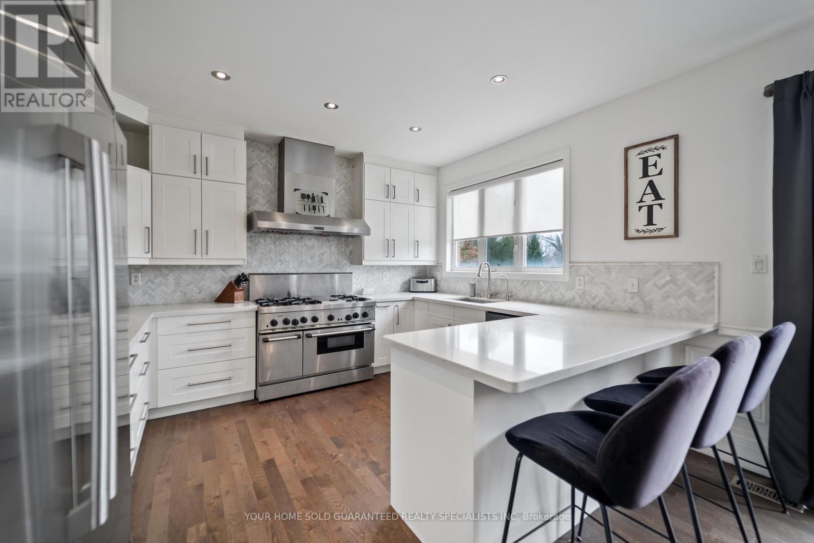 129 Barberry Crescent, Richmond Hill, Ontario  L4E 4S5 - Photo 10 - N12561356