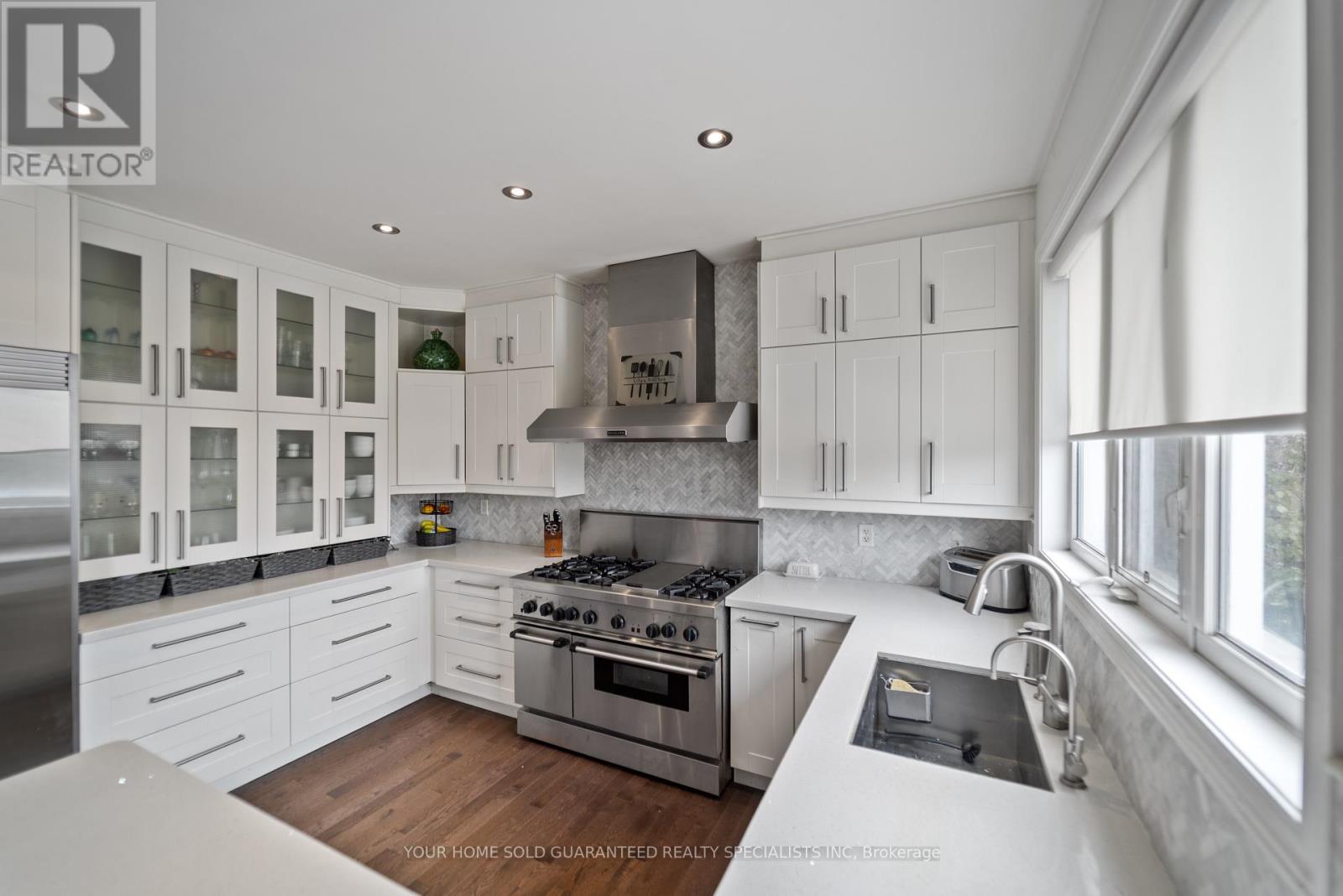 129 Barberry Crescent, Richmond Hill, Ontario  L4E 4S5 - Photo 12 - N12561356