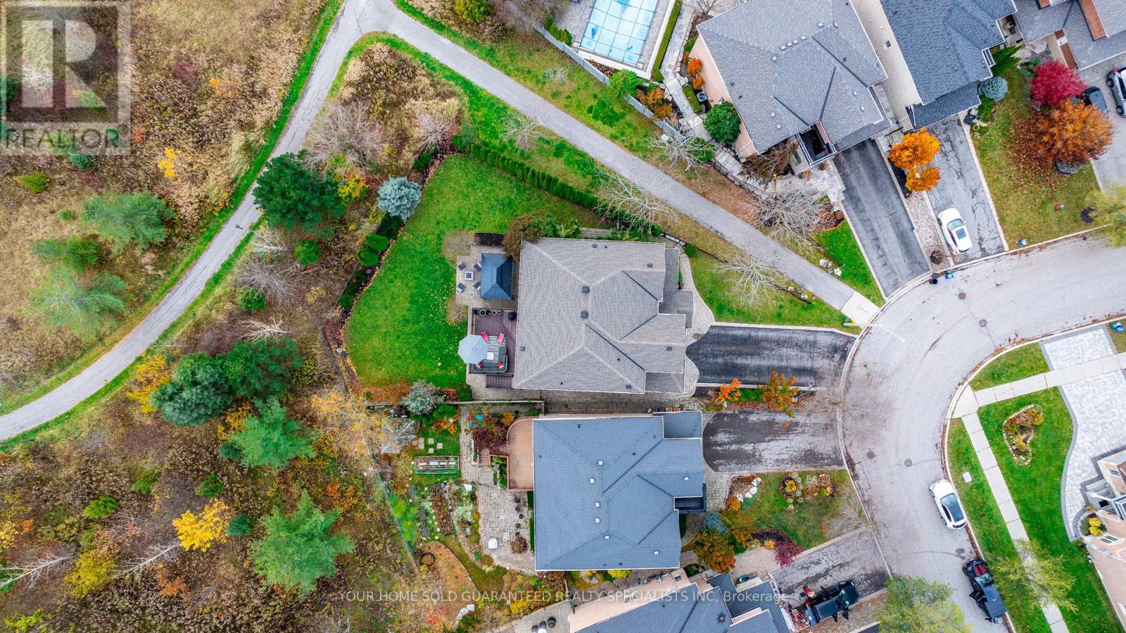 129 Barberry Crescent, Richmond Hill, Ontario  L4E 4S5 - Photo 2 - N12561356