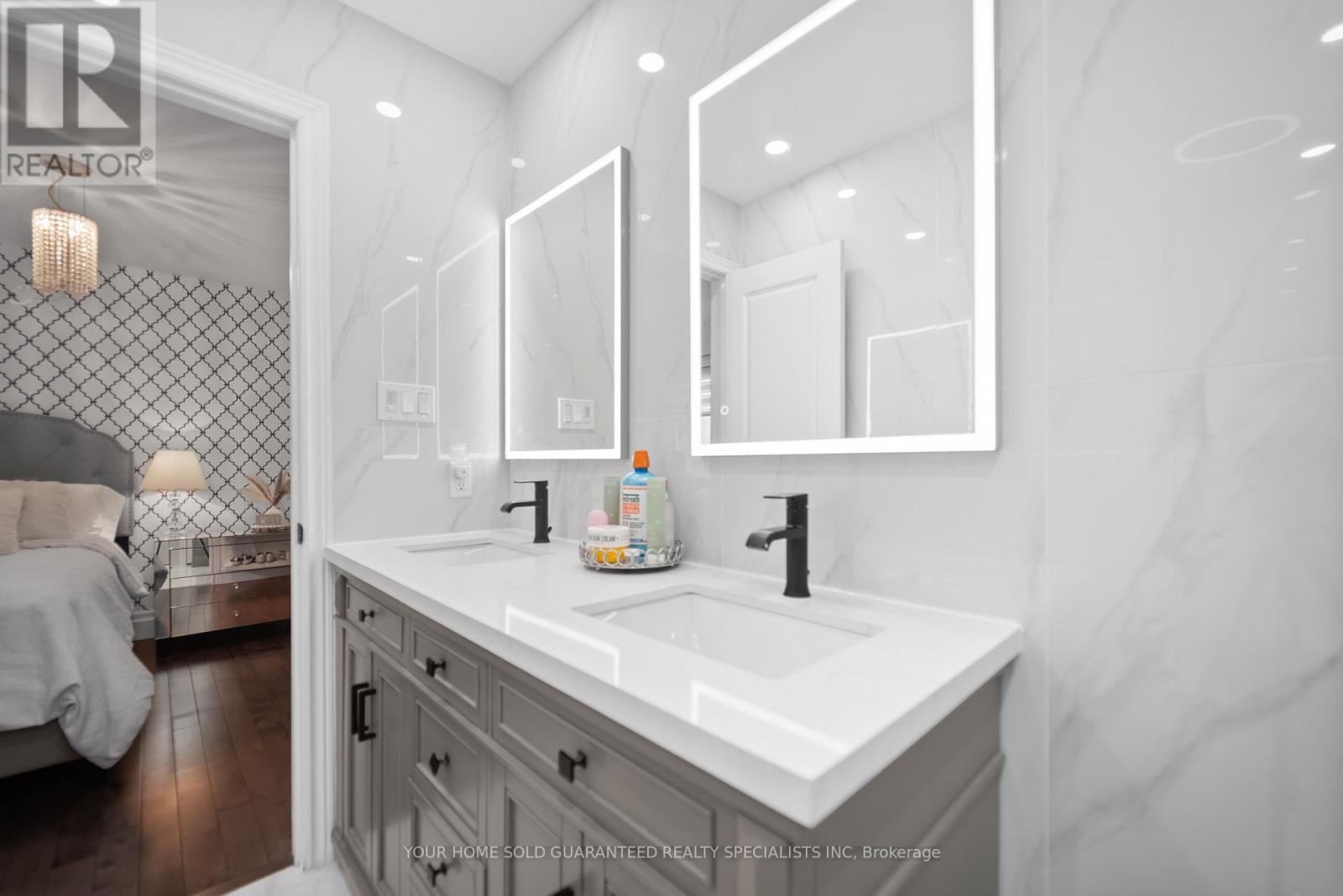 129 Barberry Crescent, Richmond Hill, Ontario  L4E 4S5 - Photo 28 - N12561356