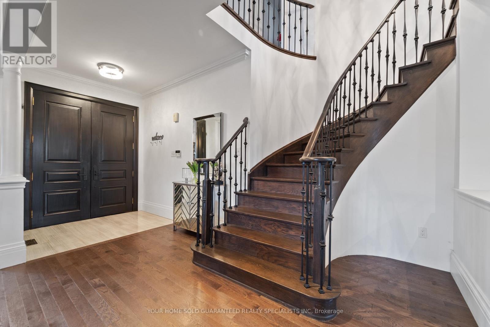 129 Barberry Crescent, Richmond Hill, Ontario  L4E 4S5 - Photo 3 - N12561356