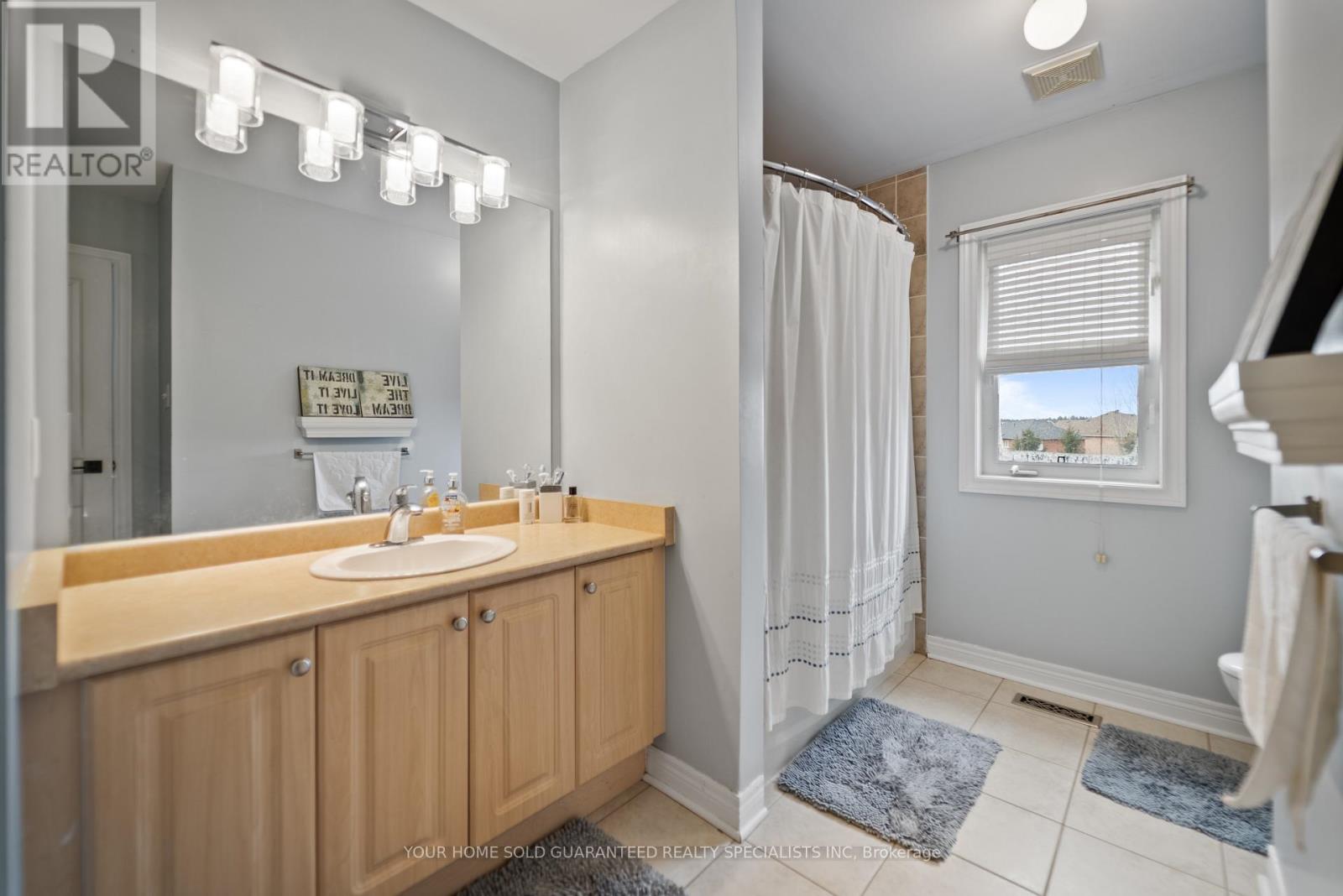 129 Barberry Crescent, Richmond Hill, Ontario  L4E 4S5 - Photo 31 - N12561356