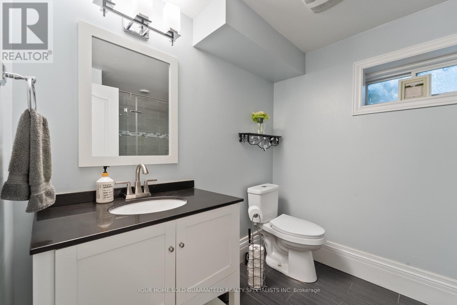 129 Barberry Crescent, Richmond Hill, Ontario  L4E 4S5 - Photo 37 - N12561356