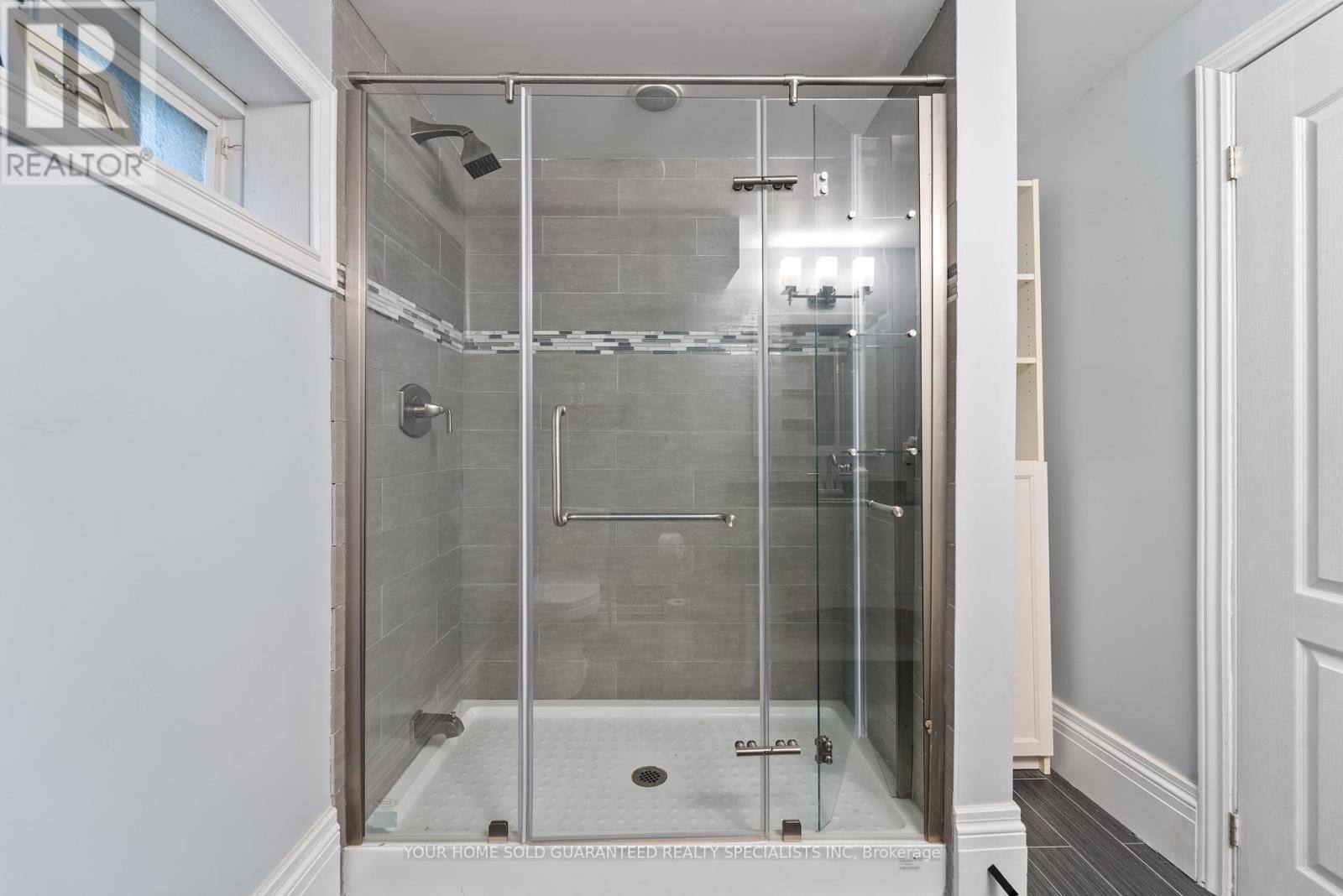 129 Barberry Crescent, Richmond Hill, Ontario  L4E 4S5 - Photo 38 - N12561356