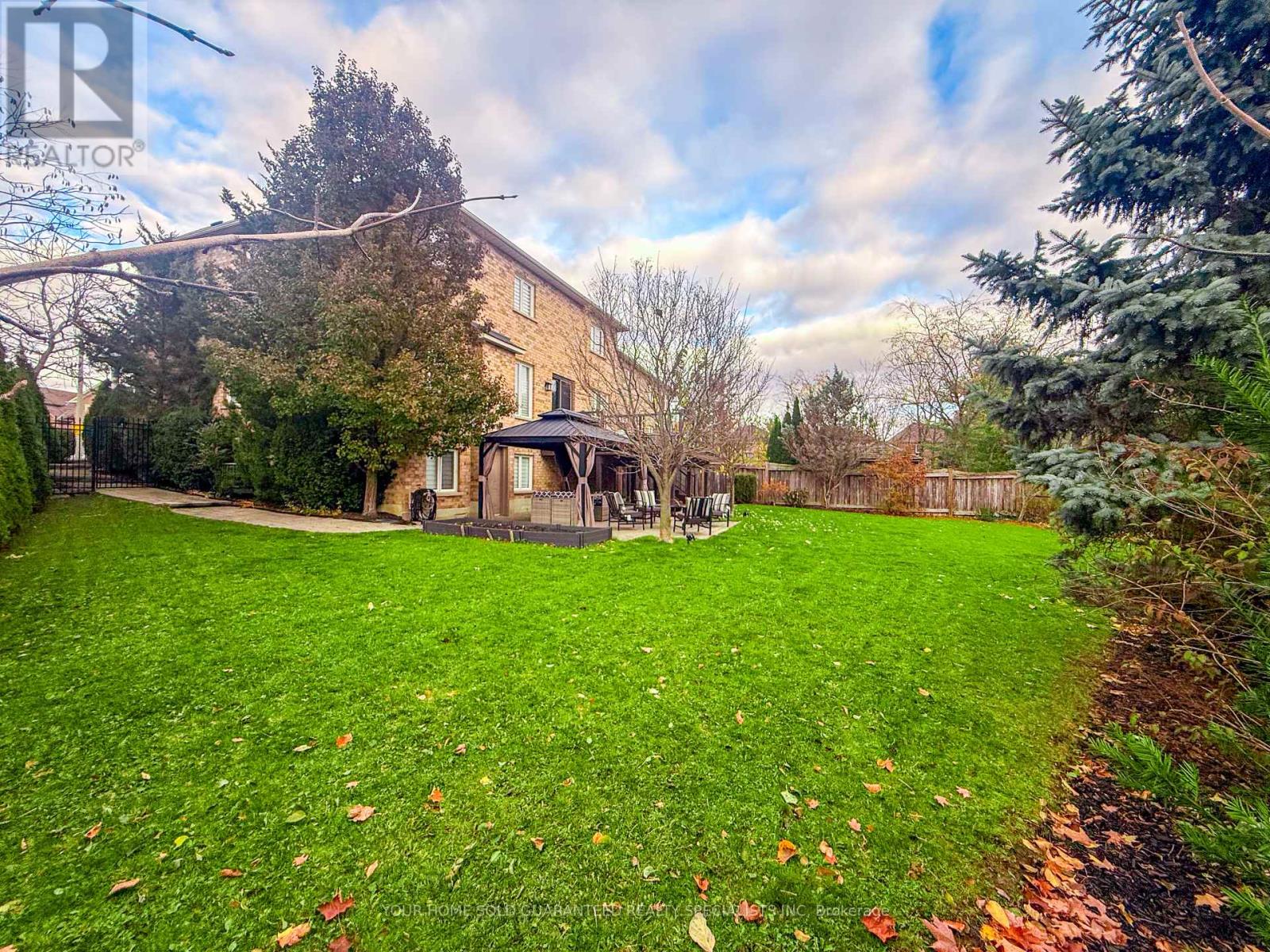 129 Barberry Crescent, Richmond Hill, Ontario  L4E 4S5 - Photo 42 - N12561356