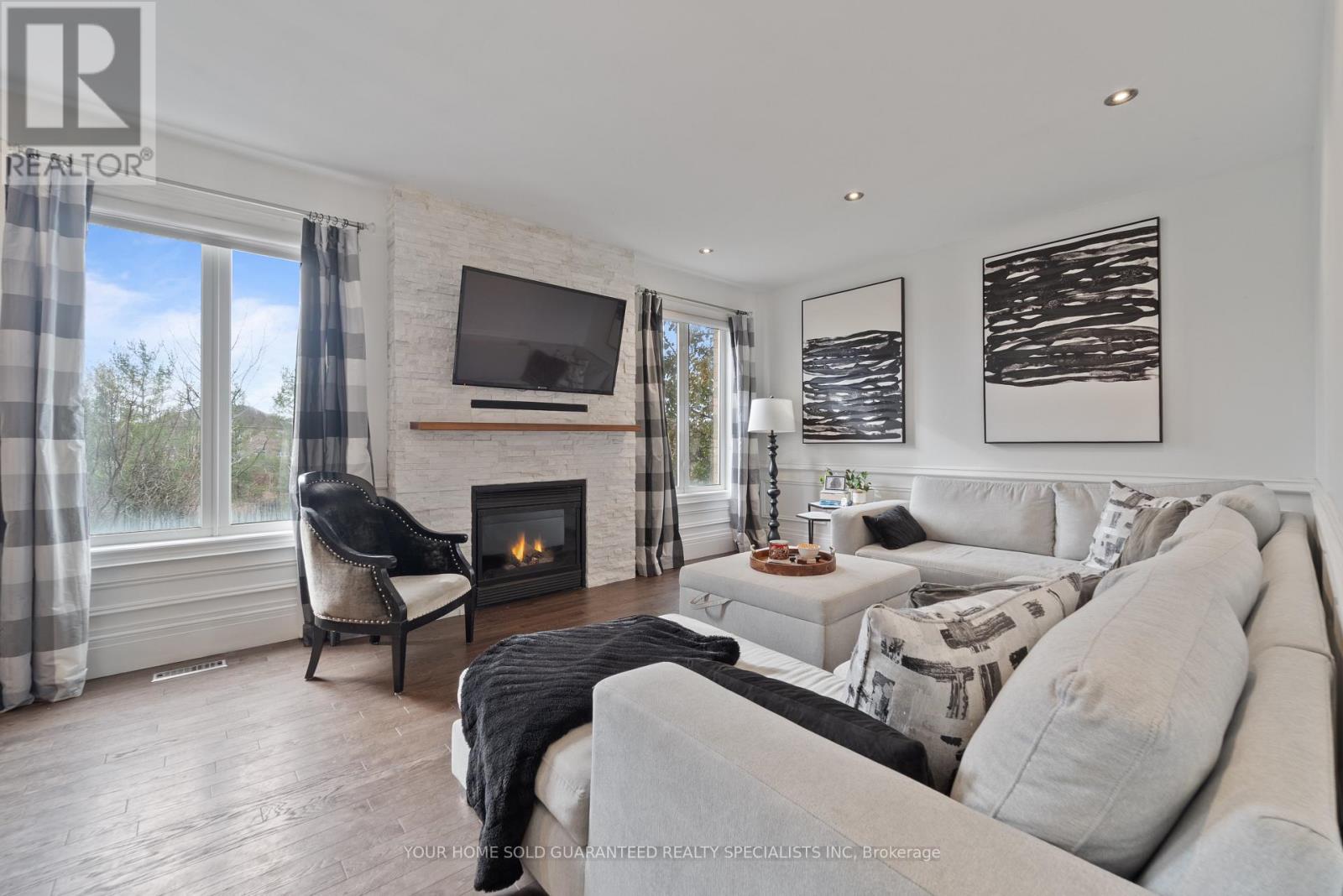 129 Barberry Crescent, Richmond Hill, Ontario  L4E 4S5 - Photo 7 - N12561356