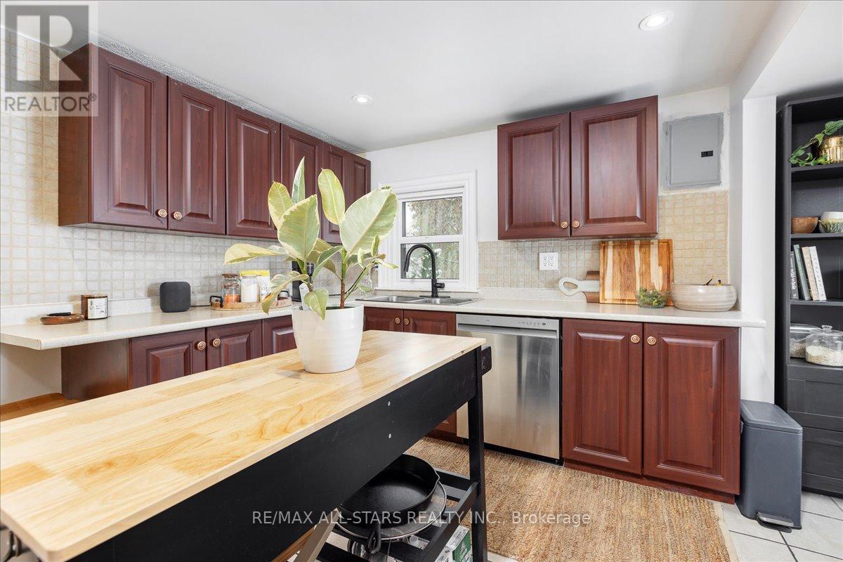 Upper Unit - 387 Ontario Street, Newmarket, Ontario  L3Y 2K5 - Photo 10 - N12561370